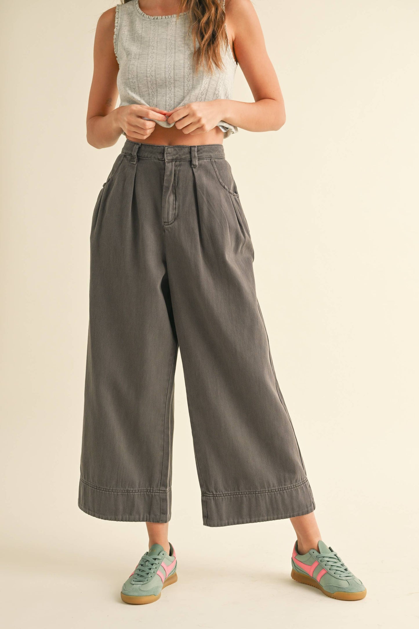 P4093 LOOSE FIT PLEATED WAIST COTTON PANTS: Beige