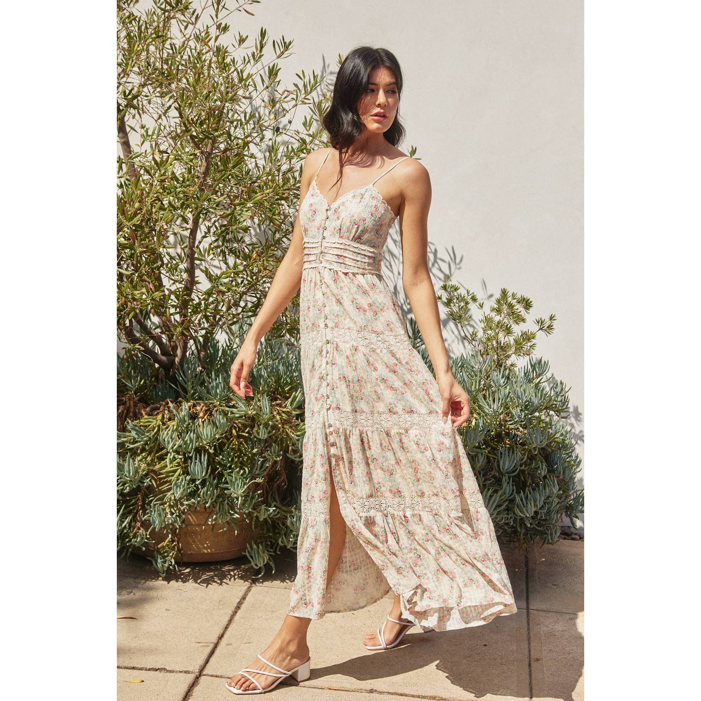 Whisper Lace Trim Tiered Maxi Dress: SPRING DITSY / FD10559-CP429