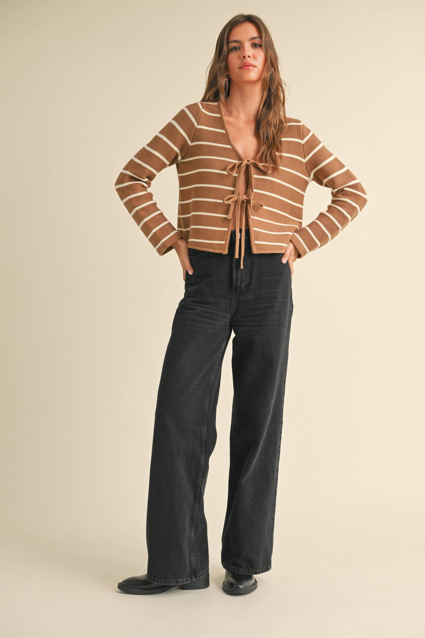 J4757   STRIPED TIED FRONT CARDIGAN: MOCHA/WHITE