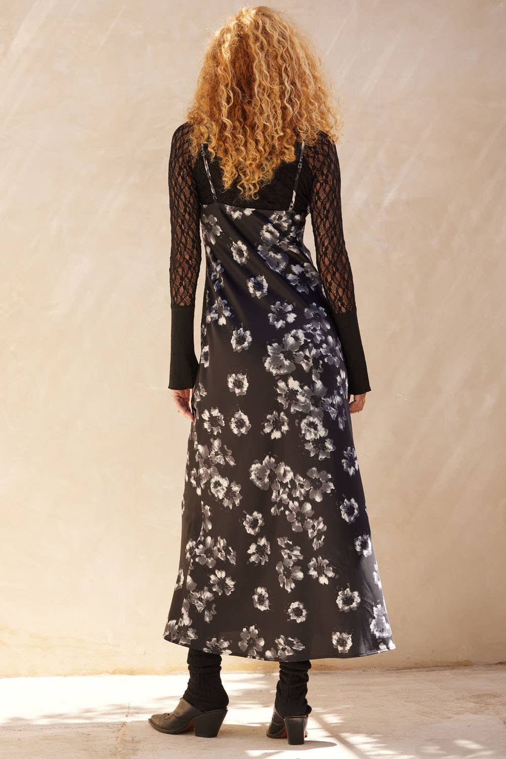 Floral-Print Bias-Cut Satin Column Maxi Dress: STONE / UDC0623