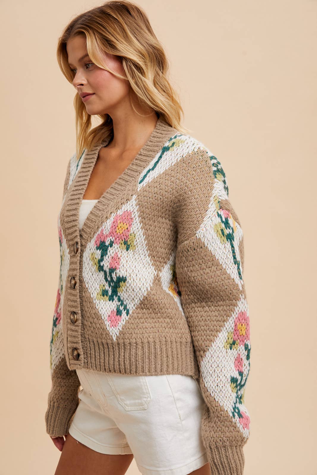 CROPPED CHUNKY FLORAL CARDIGAN: TAUPE / ILS8908