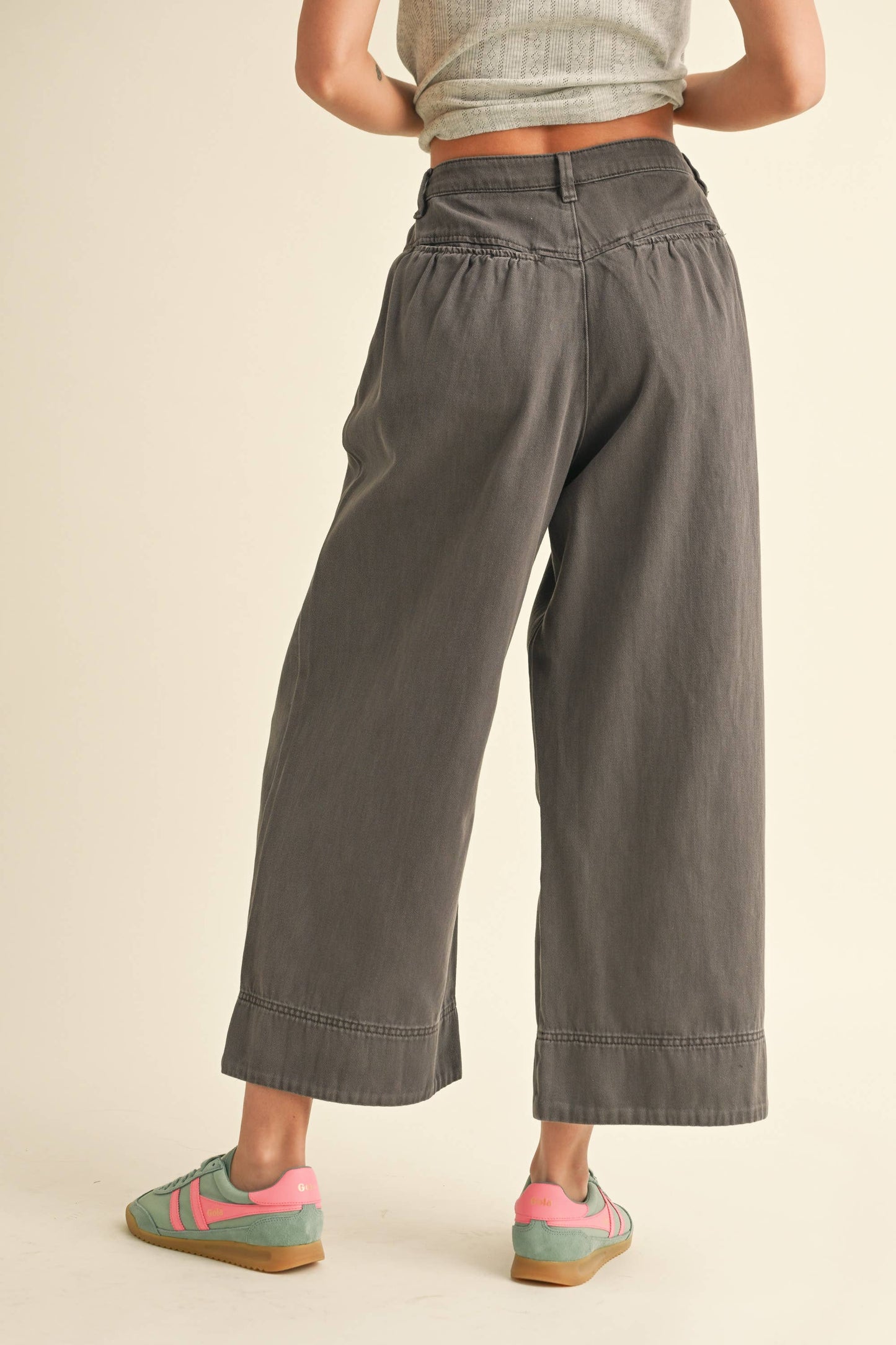 P4093 LOOSE FIT PLEATED WAIST COTTON PANTS: Beige
