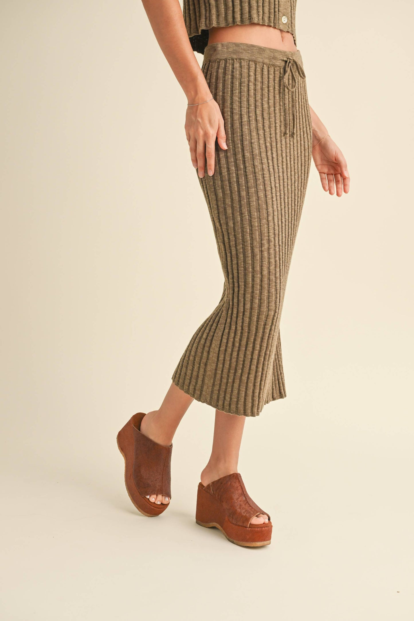 S3930ST RIBBED LONG KNITTED SKIRT: MOCHA