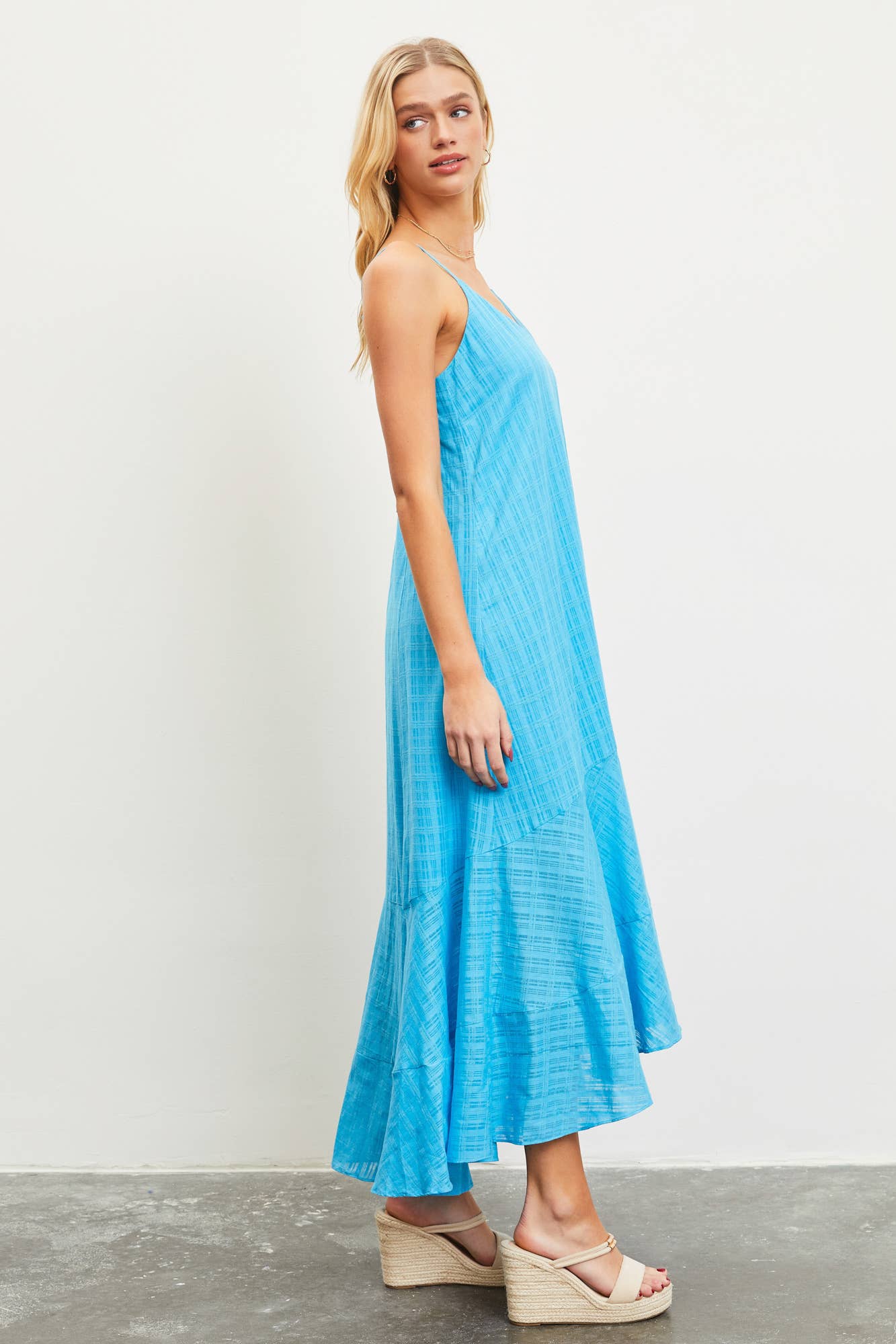BUTTON BACK DETAIL CAMI DRESS: OFF WHITE / S23135