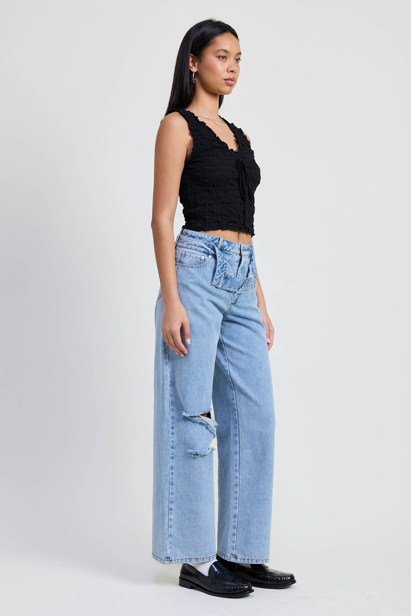 SLEEVELESS RUFFLE TOP: BLACK / IPK2054T