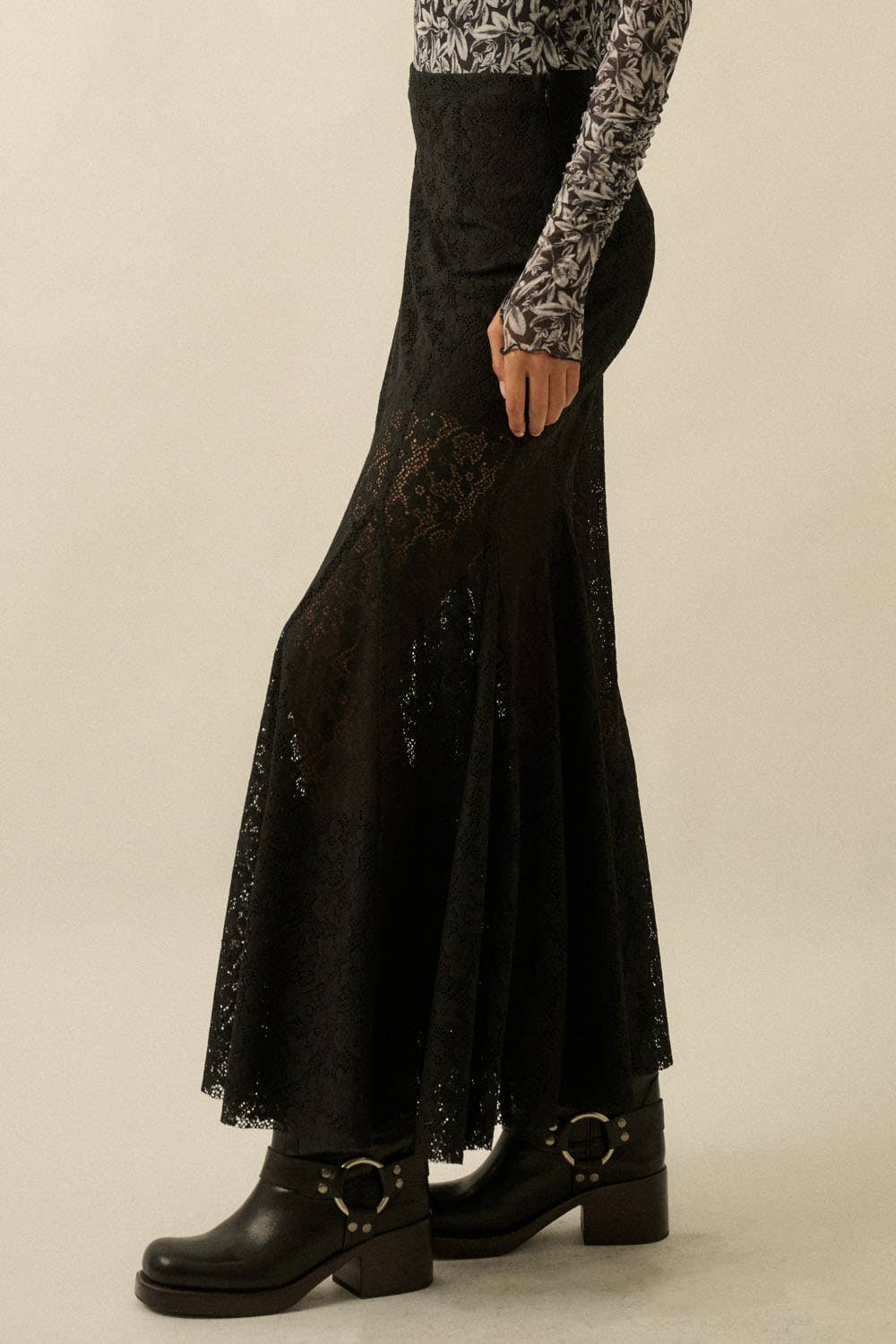 Floral Crochet Lace Fitted Mermaid Maxi Skirt: Black / FSB0126