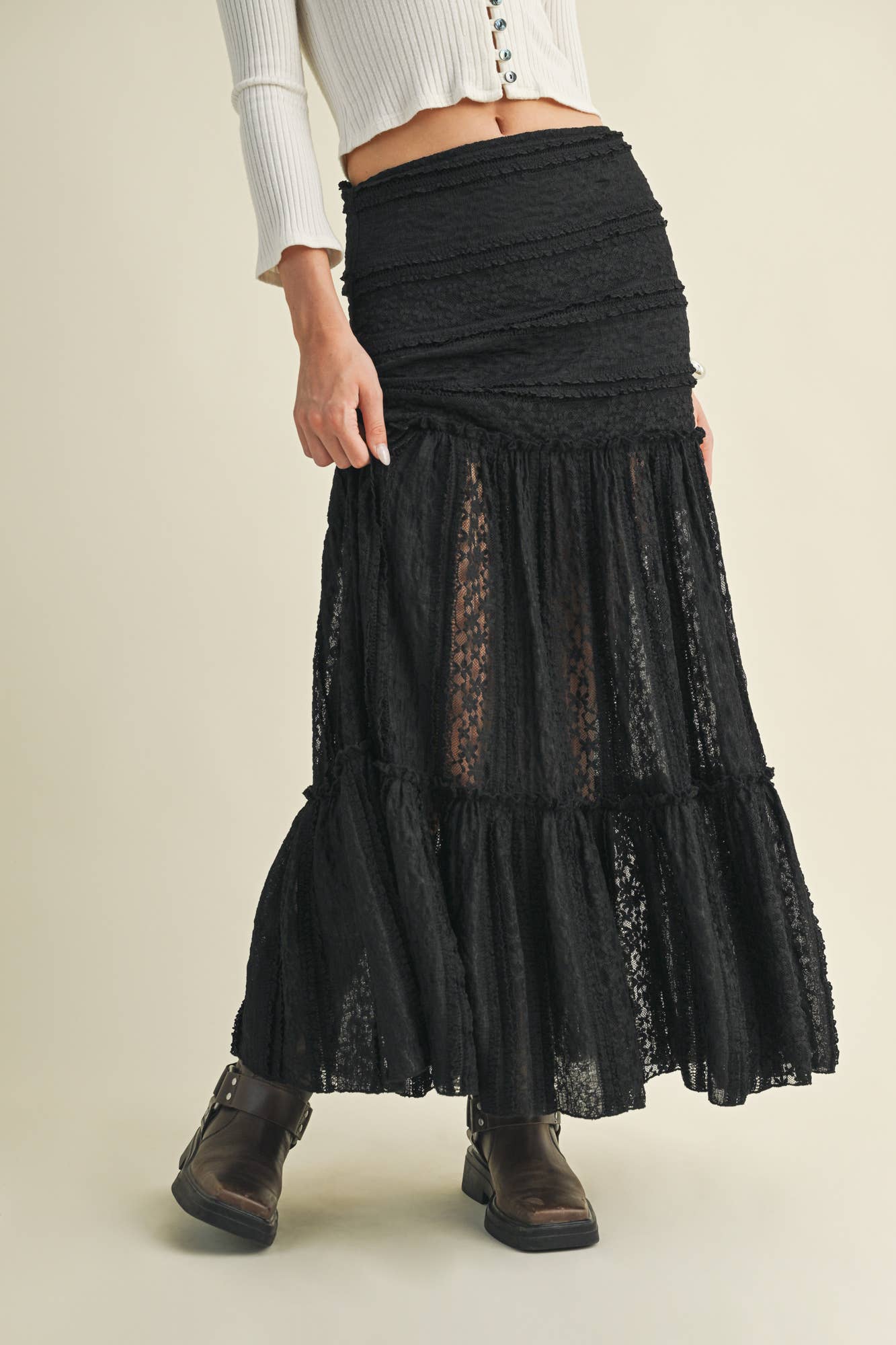 TIERED LACE SKIRT: Black / S24977