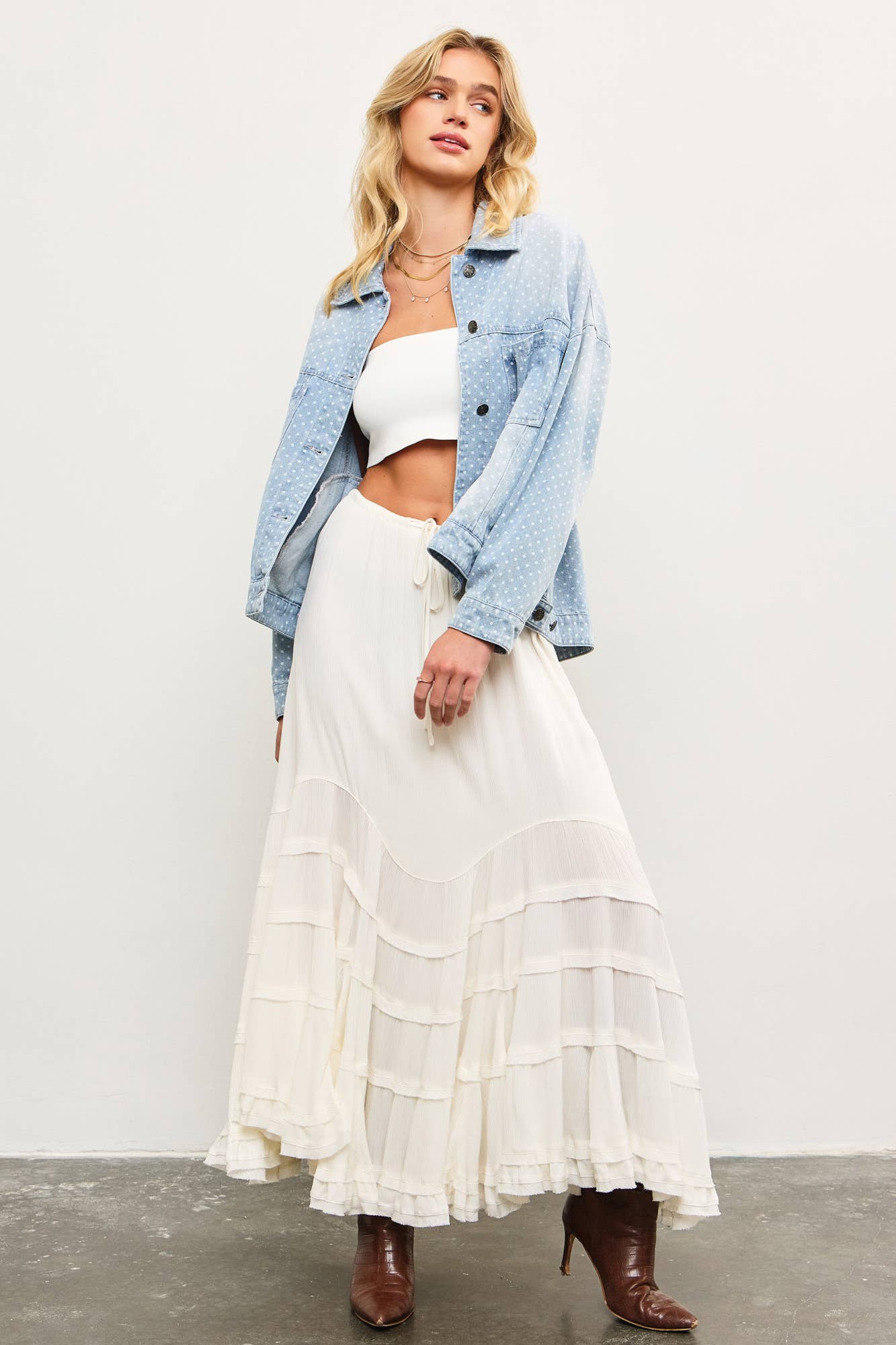 TIE FRONT WAVE TIERED SKIRT: OFF WHITE / S24230
