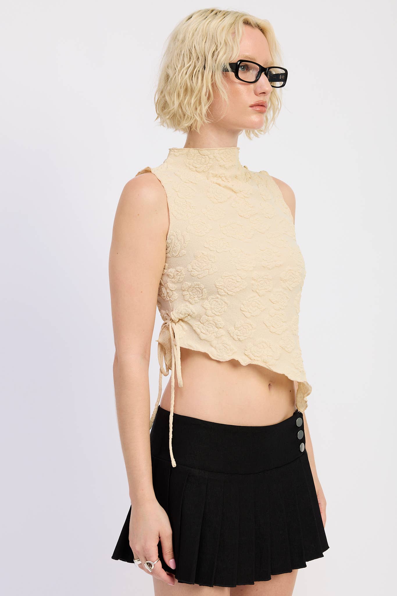 MOCK NECK SLEEVELESS TOP WITH SIDE TIE: BLACK / IPG3229T