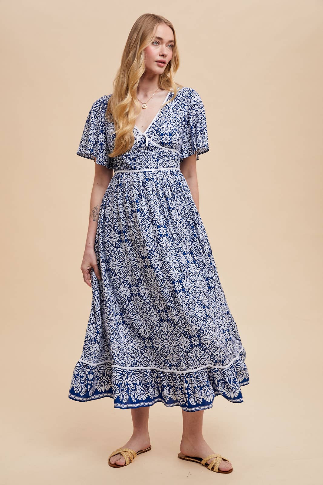FLORAL FLUTTER SLEEVE BORDER DRESS: INDIGO / ILD6261