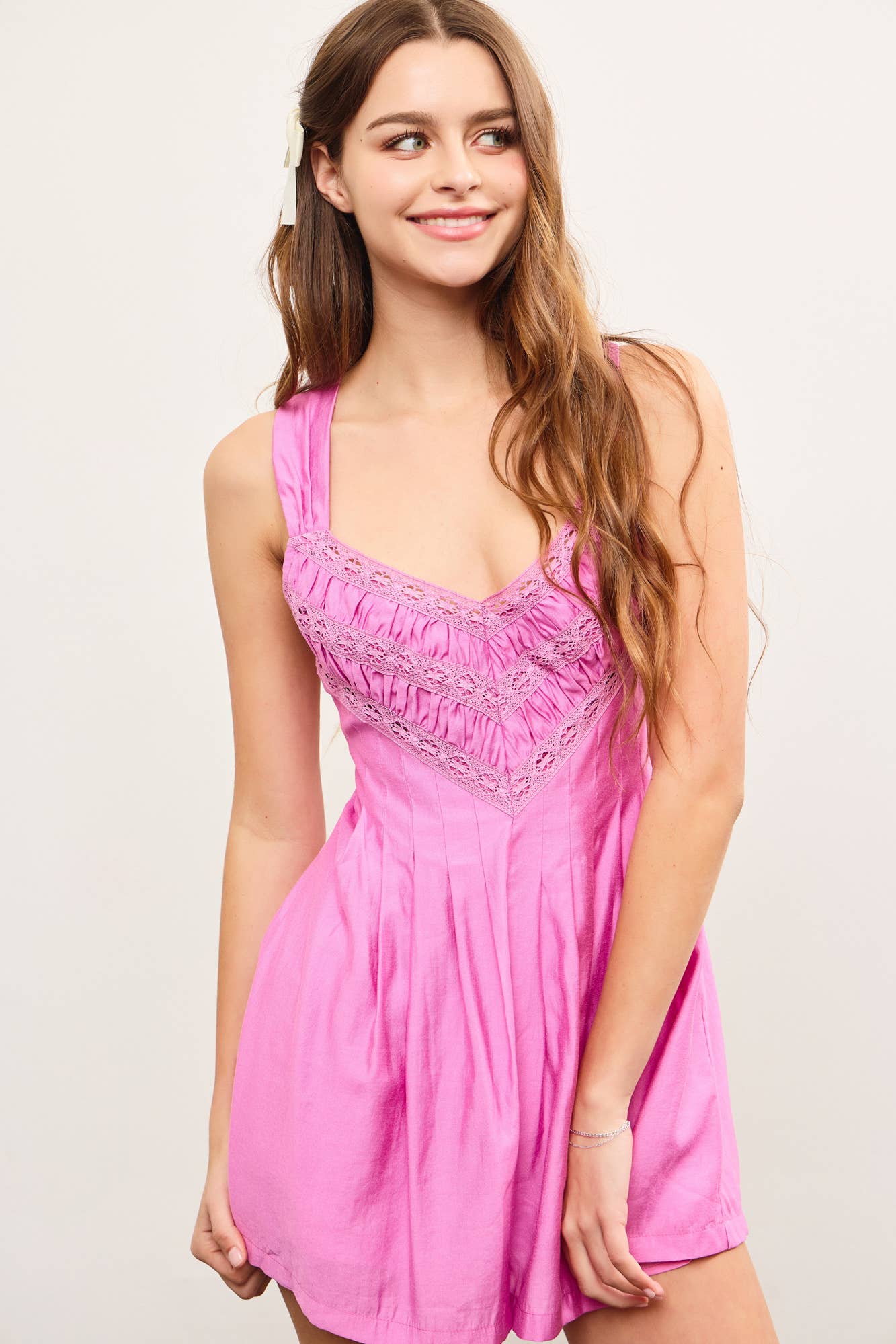 EMBROIDERED PLEATS SLEEVELESS ROMPER: White / S23068