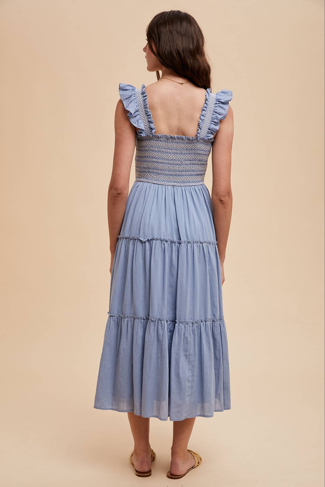 CONTRAST STITCHED SMOCKED MAXI DRESS: AIRY BLUE / ILD6242