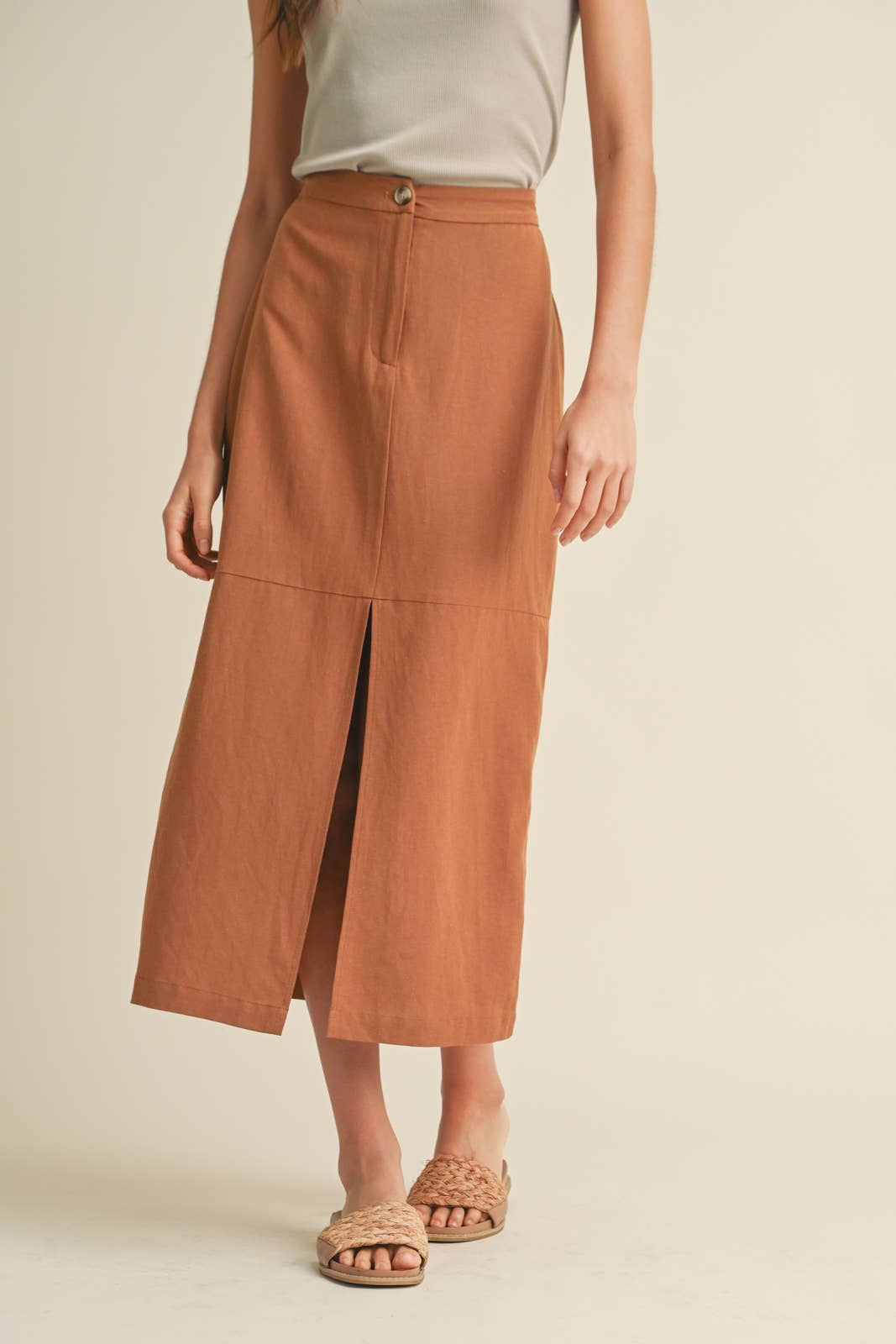 LINEN MIDI SKIRT WITH FRONT SLIT DETAIL / WL24-8822: OATMEAL