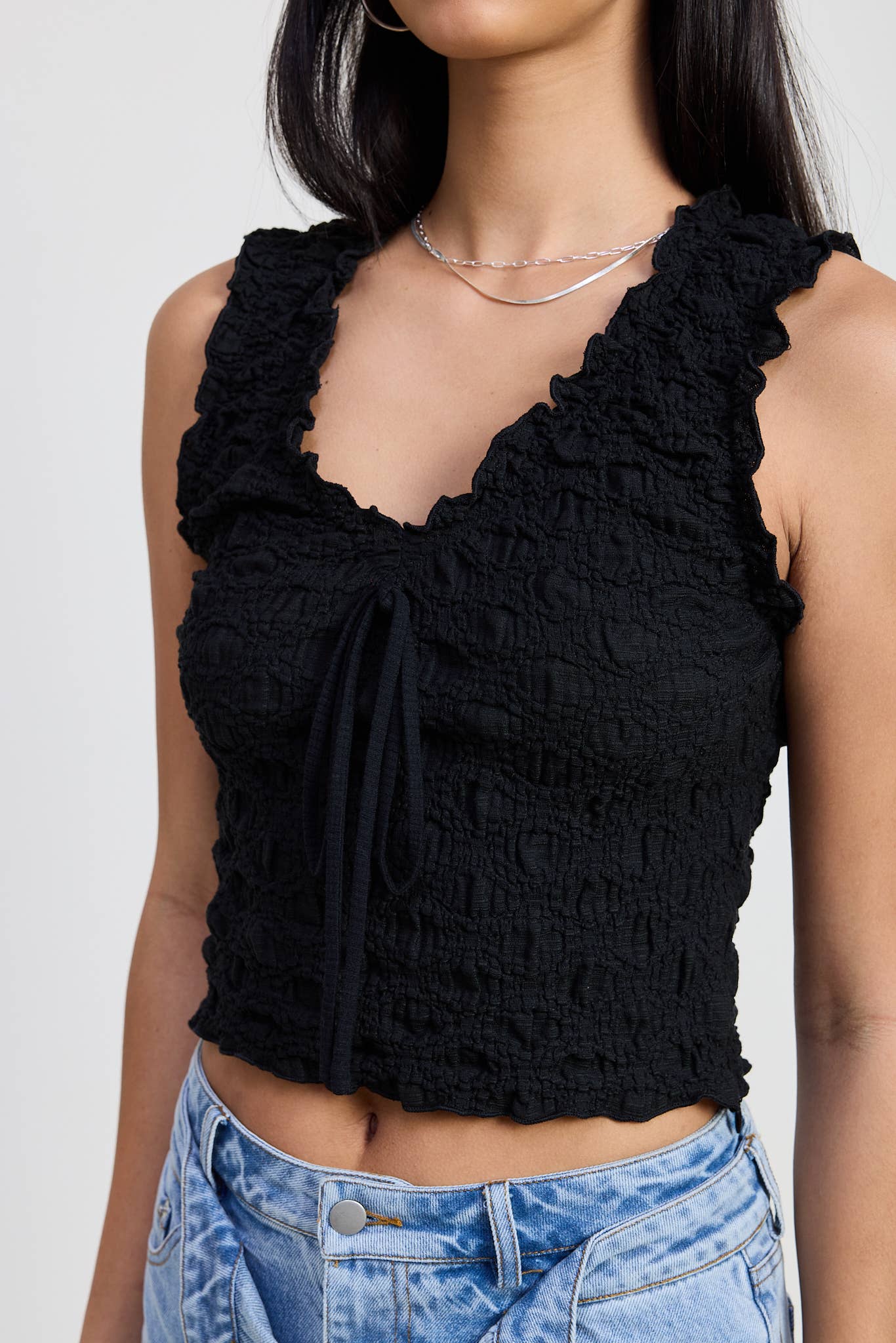 SLEEVELESS RUFFLE TOP: BLACK / IPK2054T