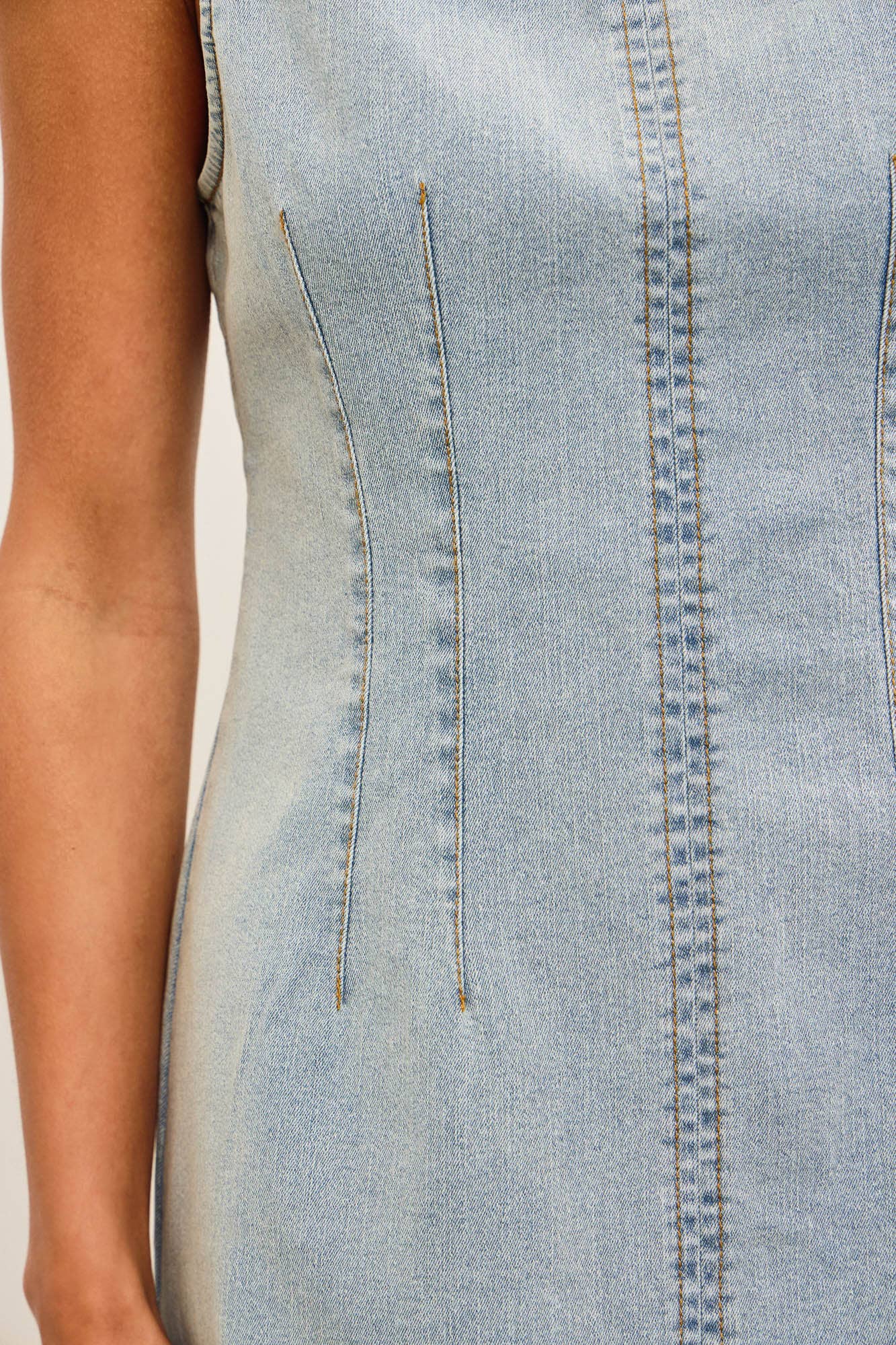 FITTED SLEEVELESS DENIM DRESS: LT.DENIM / DS0812