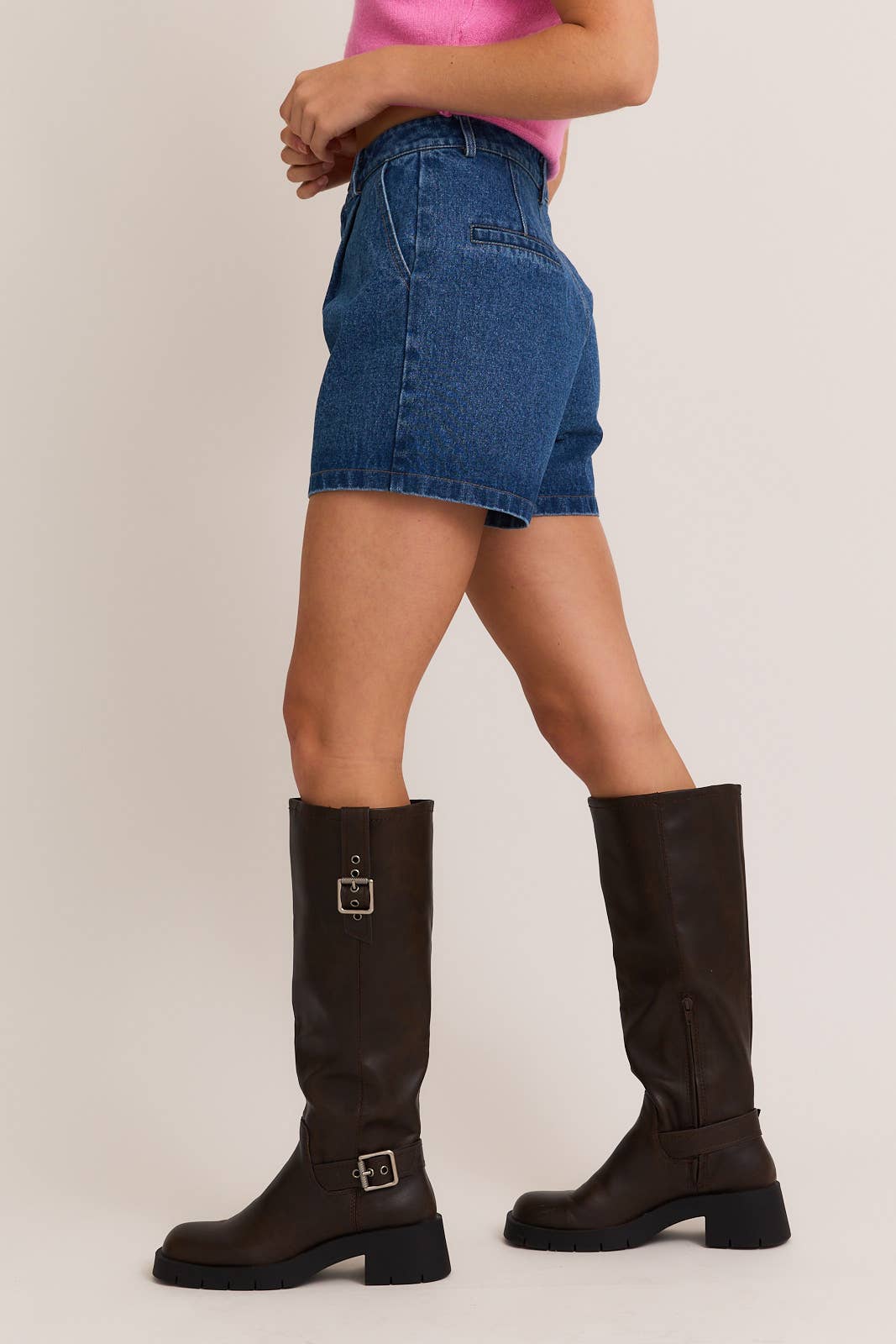PLEATED DENIM SHORTS
: DENIM / SP2572
