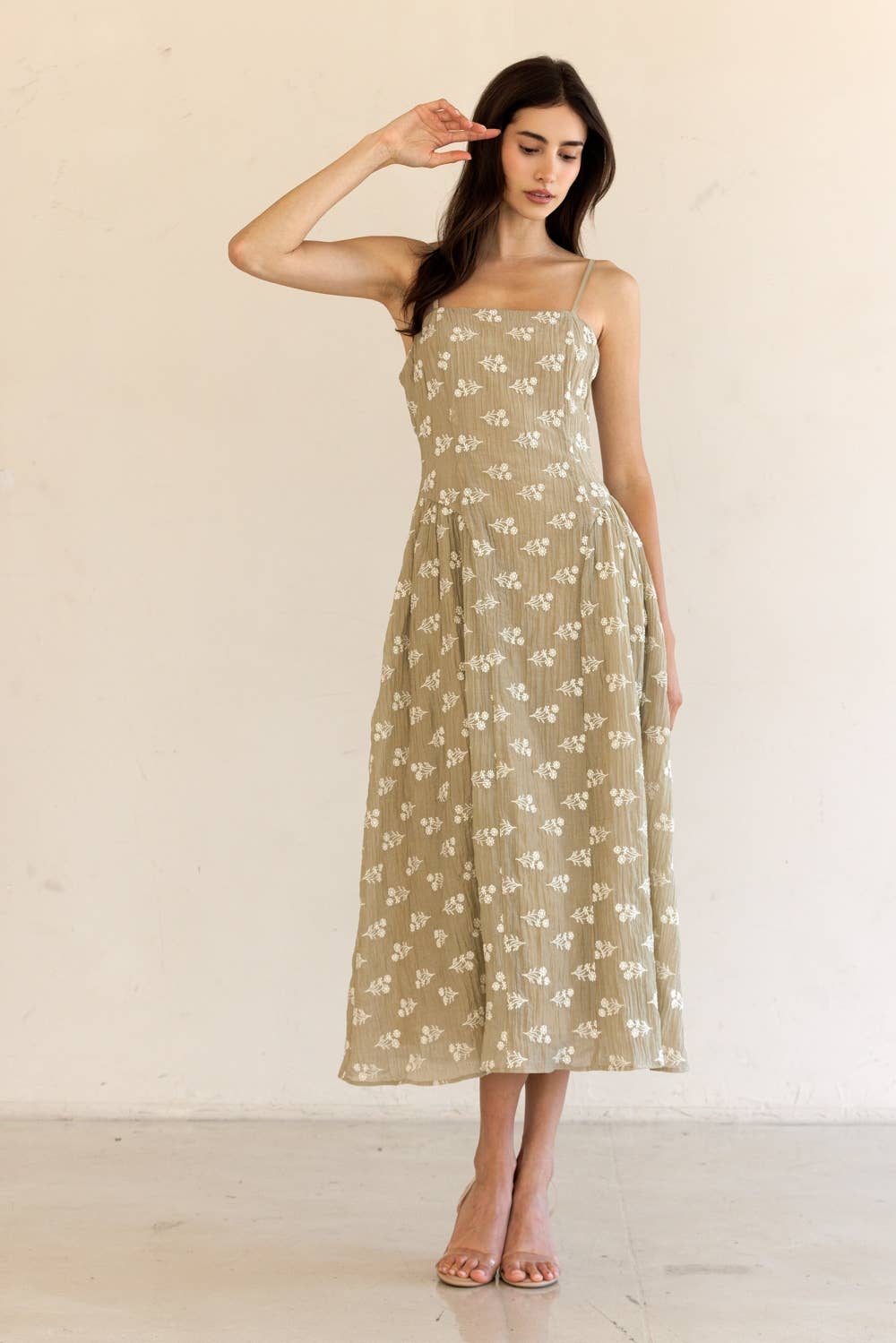 JD7742-FLORAL EMBROIDERED MIDI DRESS: TAUPE/IVORY