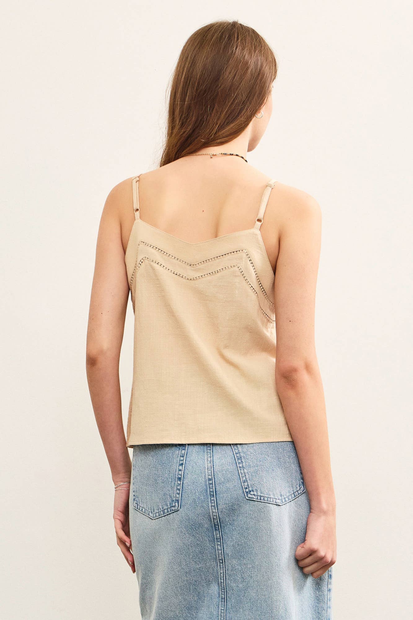 BUTTON CLOSURE V NECK PINTUCK CAMI TOP: Beige / S24340