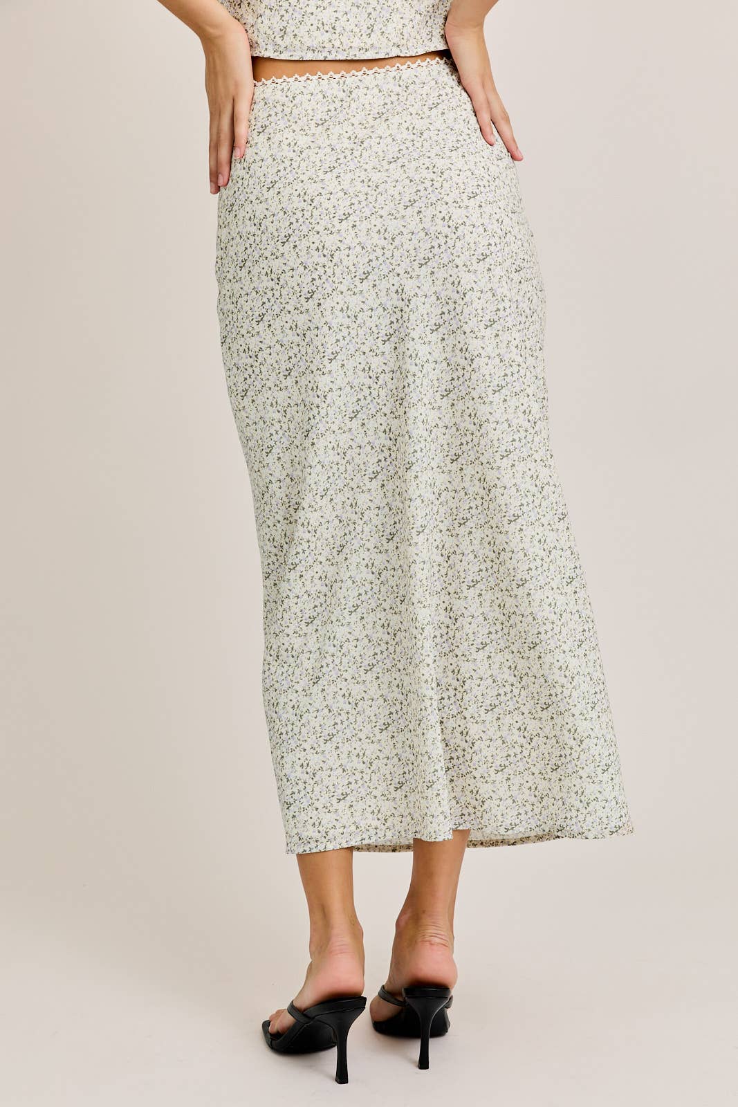 HIGH WAISTED LACE TRIM DETAIL FLORAL MAXI SKIRT: CREAM-LAVENDER DITSY / IS5162