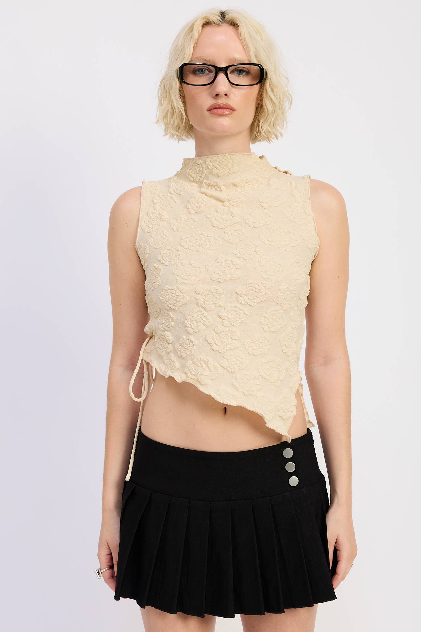 MOCK NECK SLEEVELESS TOP WITH SIDE TIE: BLACK / IPG3229T