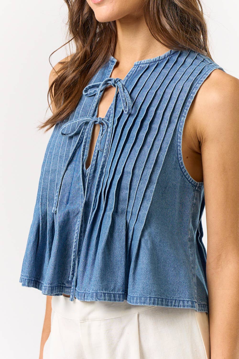ILT5631 DENIM FRONT TIE SLEEVELESS TOP: DENIM
