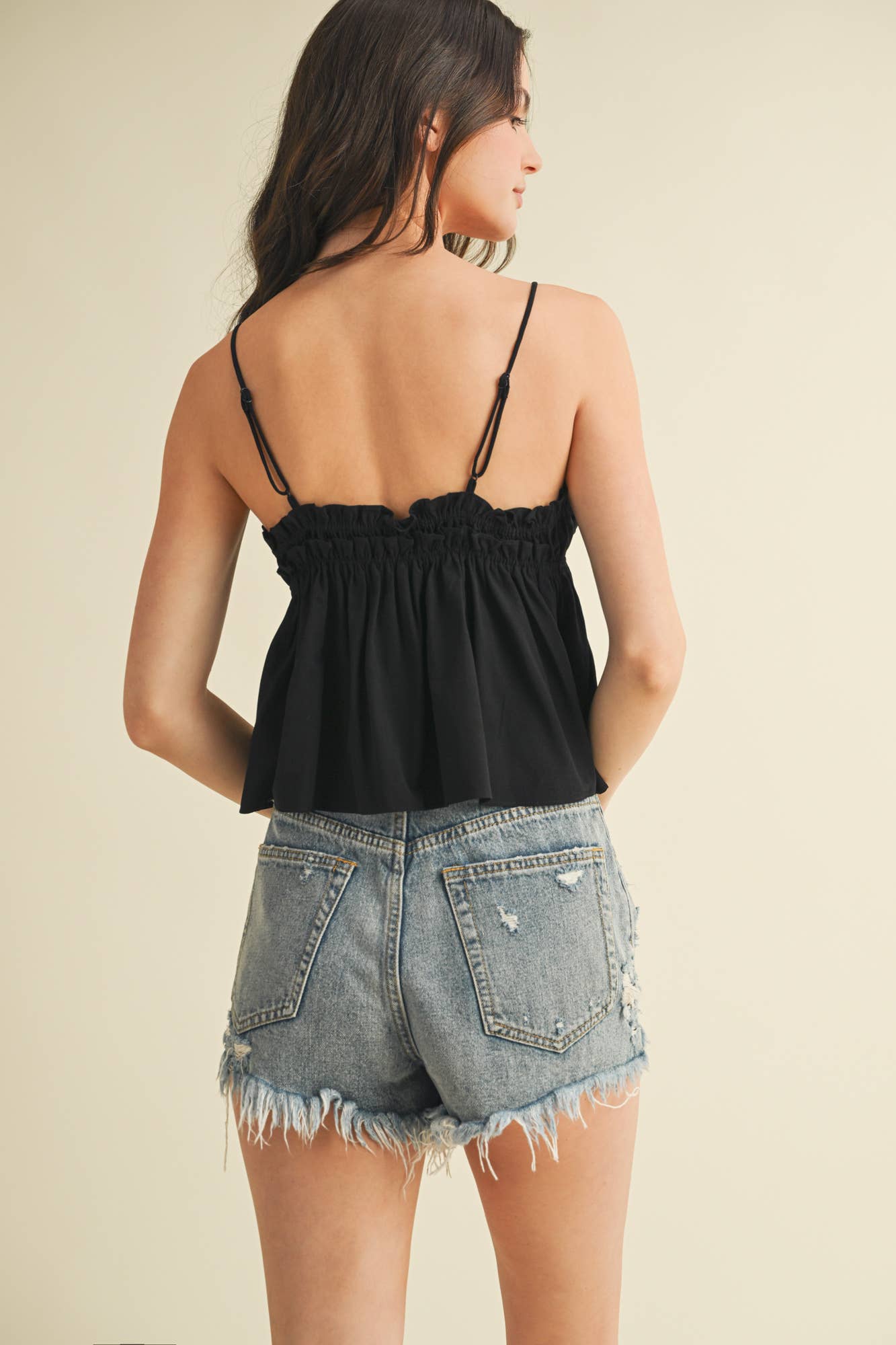 ELASTIC RUFFLE V NECK TIED CAMI TOP: Black / S24612