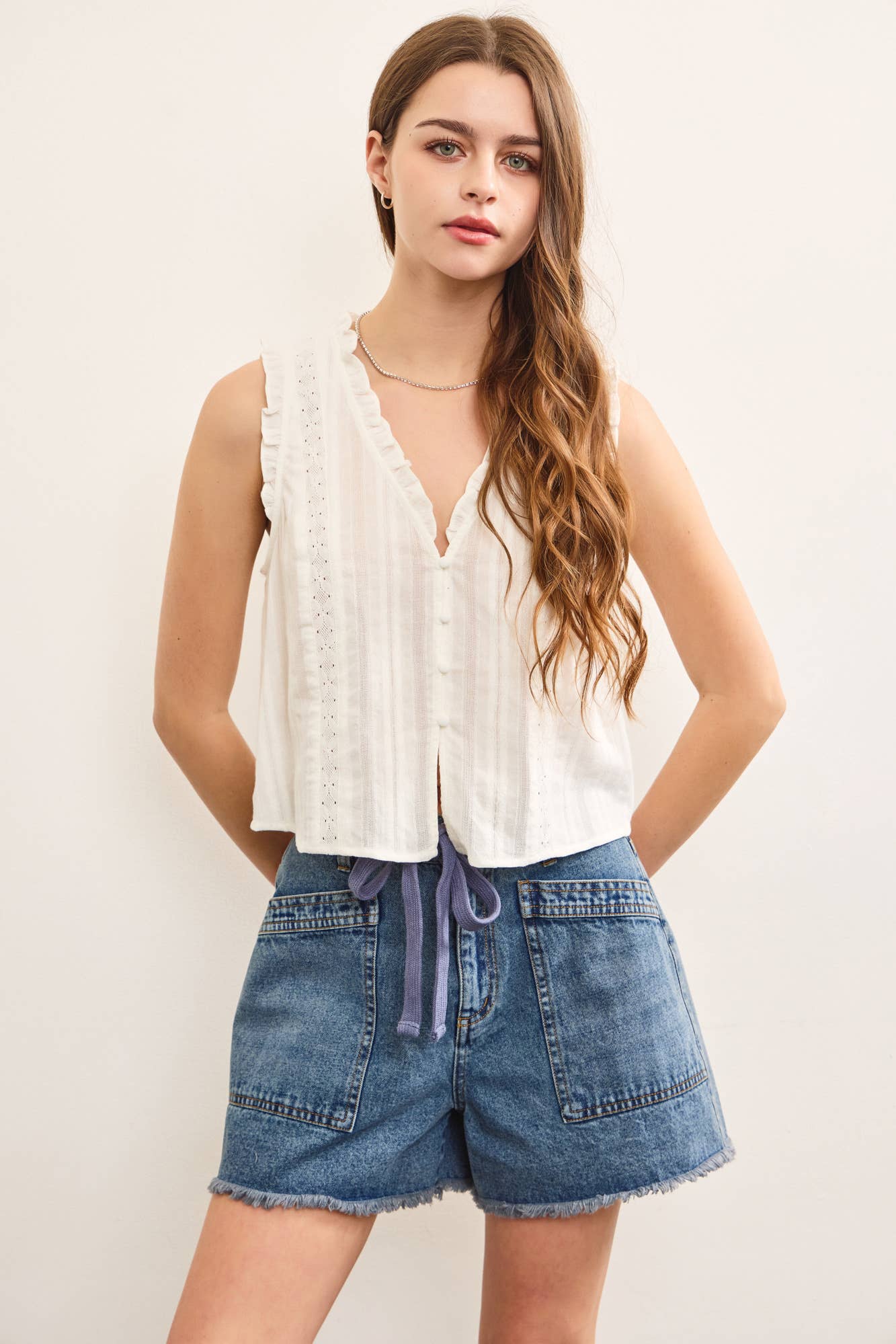RUFFLED V NECK BUTTON CLOSURE TOP: White / S24759