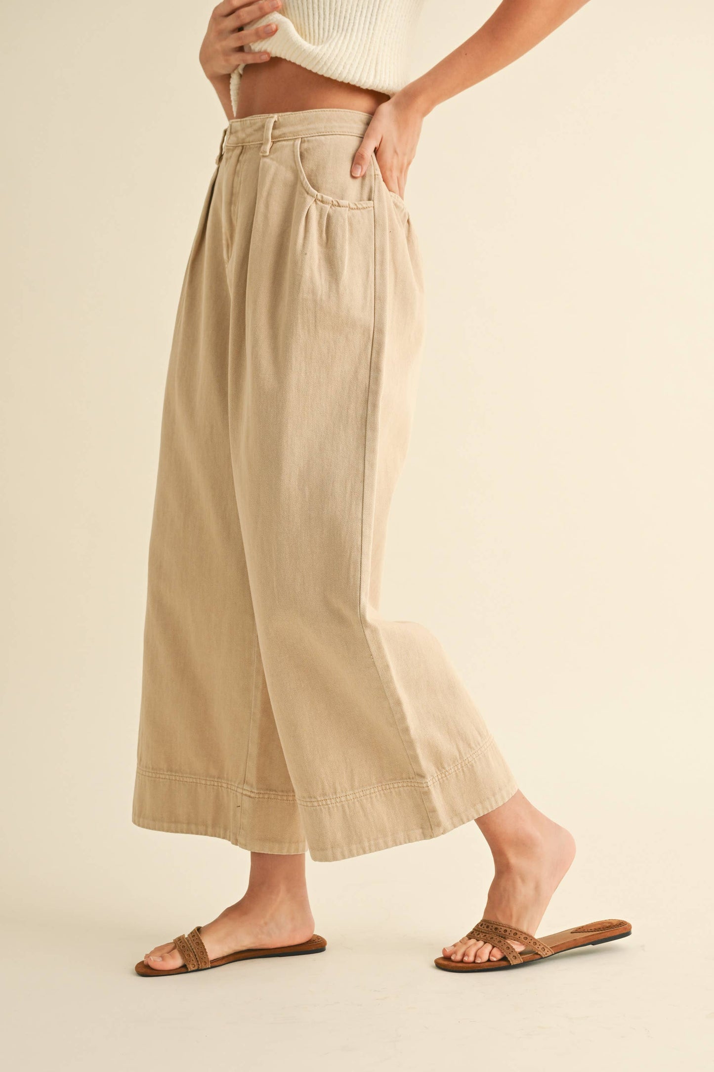 P4093 LOOSE FIT PLEATED WAIST COTTON PANTS: Beige