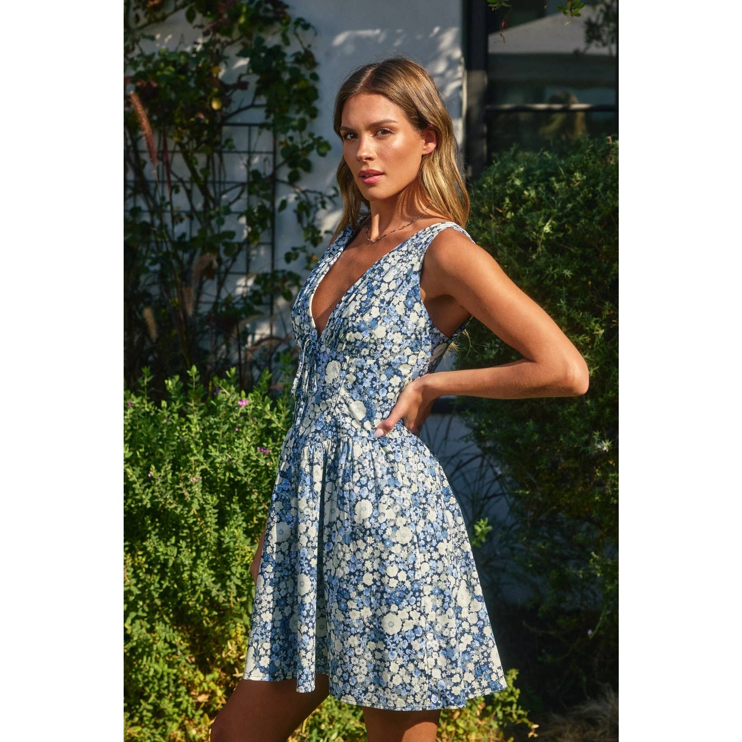 Field Daisies Plunging Corset Mini Dress: NAVY DAISY / FD12434-CP430