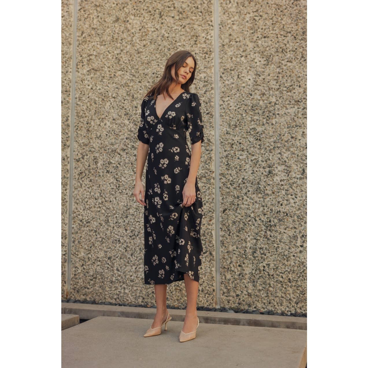 FLOWER PRINT V NECK MIDI DRESS: Black / FD68112_1