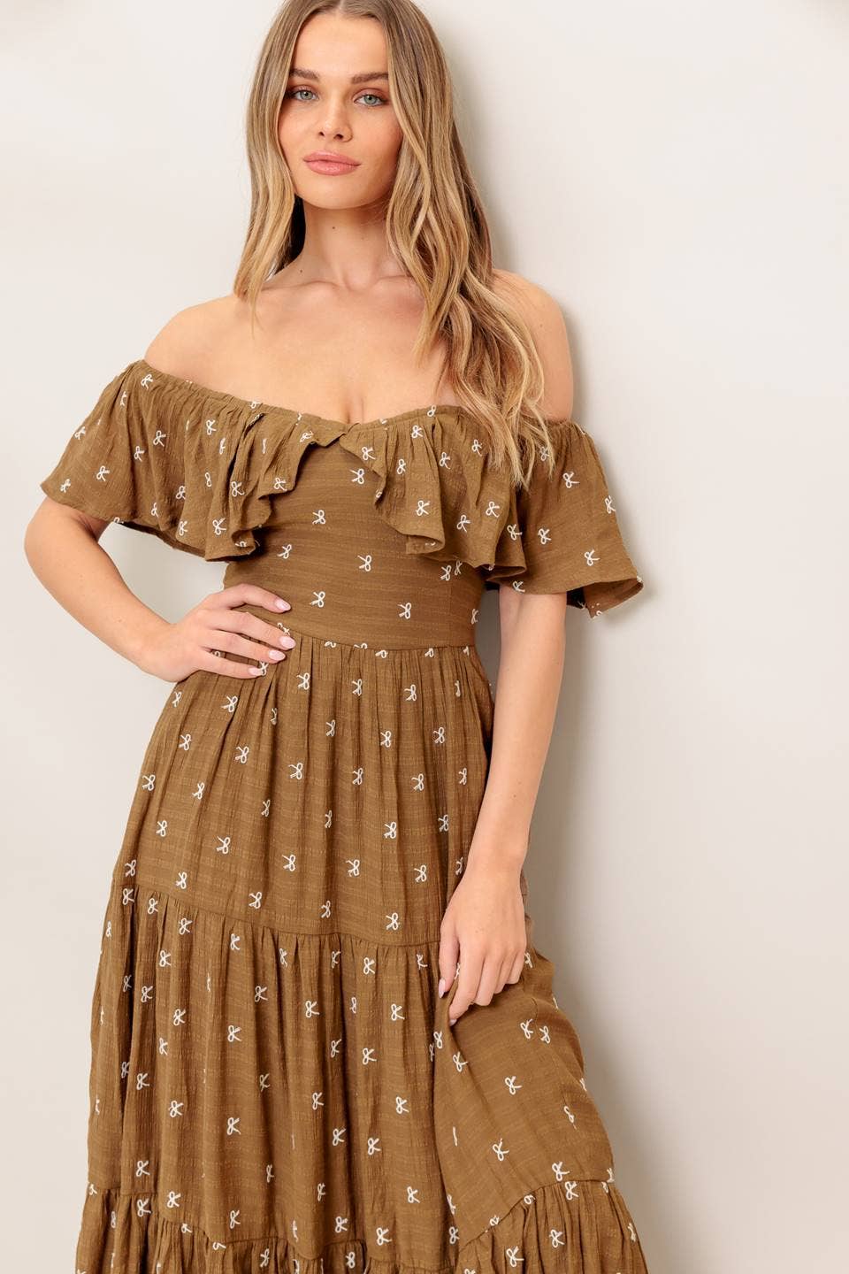 A textured embroidered woven midi dress - ID22655: Brown