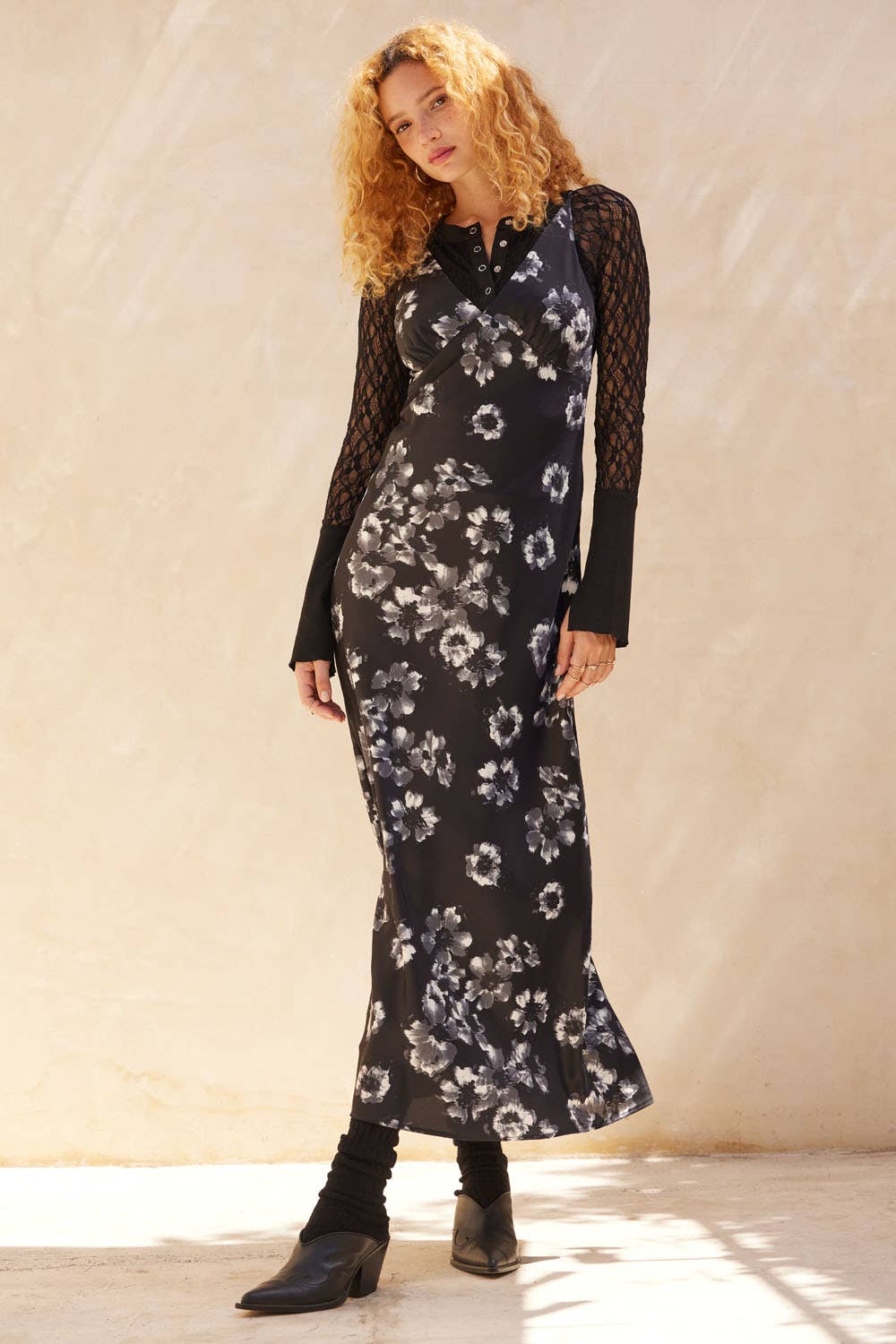 Floral-Print Bias-Cut Satin Column Maxi Dress: STONE / UDC0623