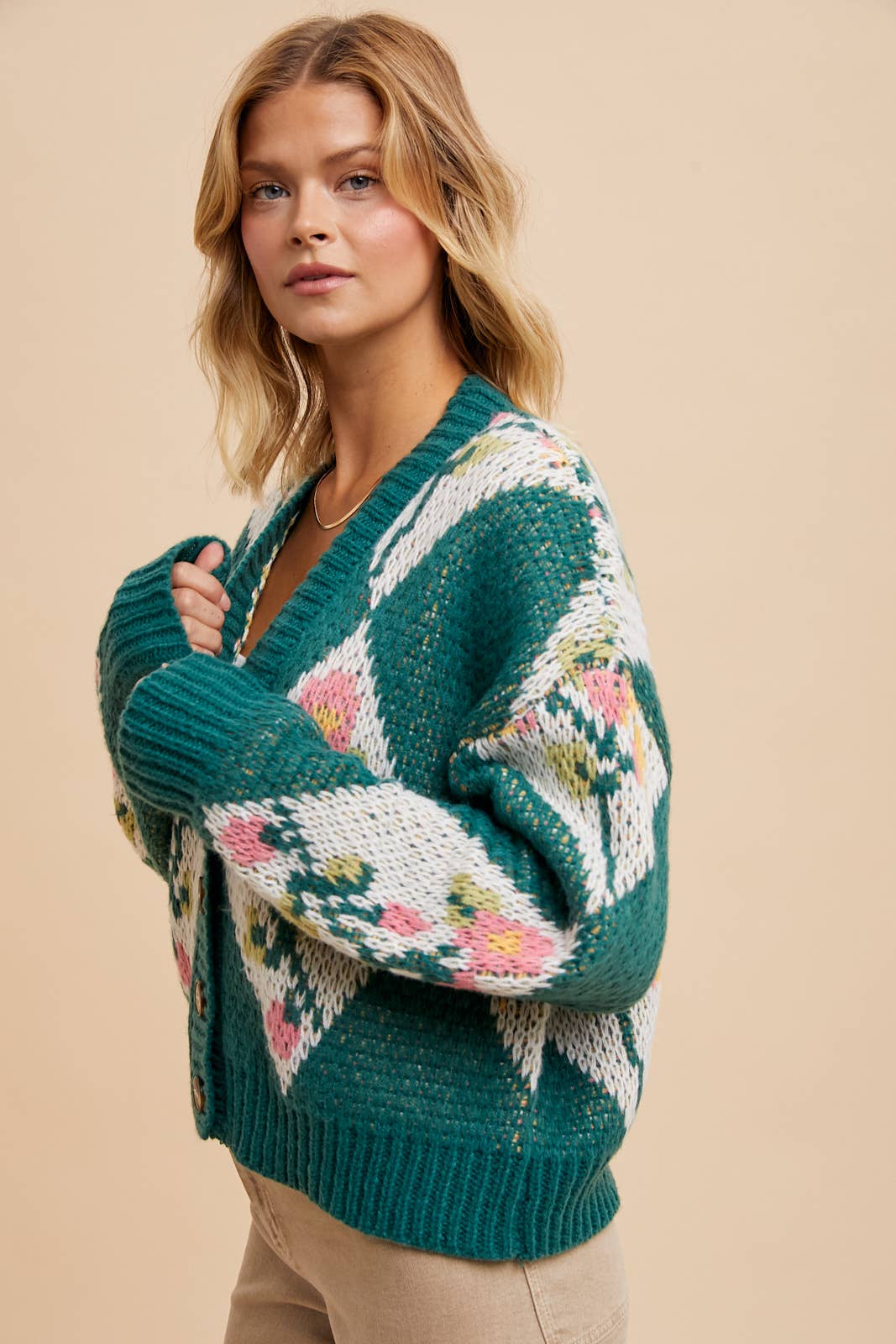 CROPPED CHUNKY FLORAL CARDIGAN: TAUPE / ILS8908