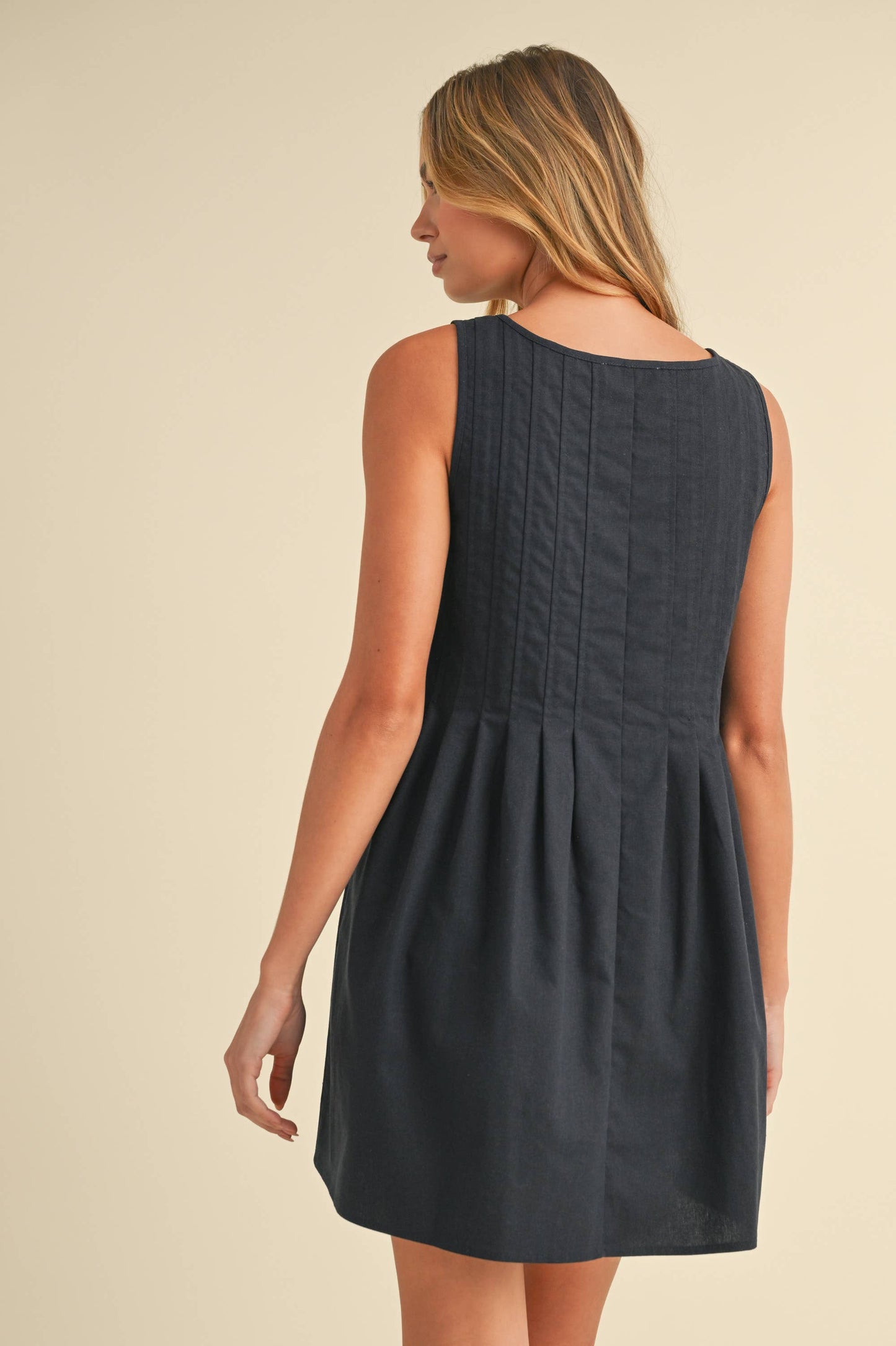 ID8996 LINEN PINTUCKED MINI DRESS WITH FRONT TIE DETAILS: NAVY
