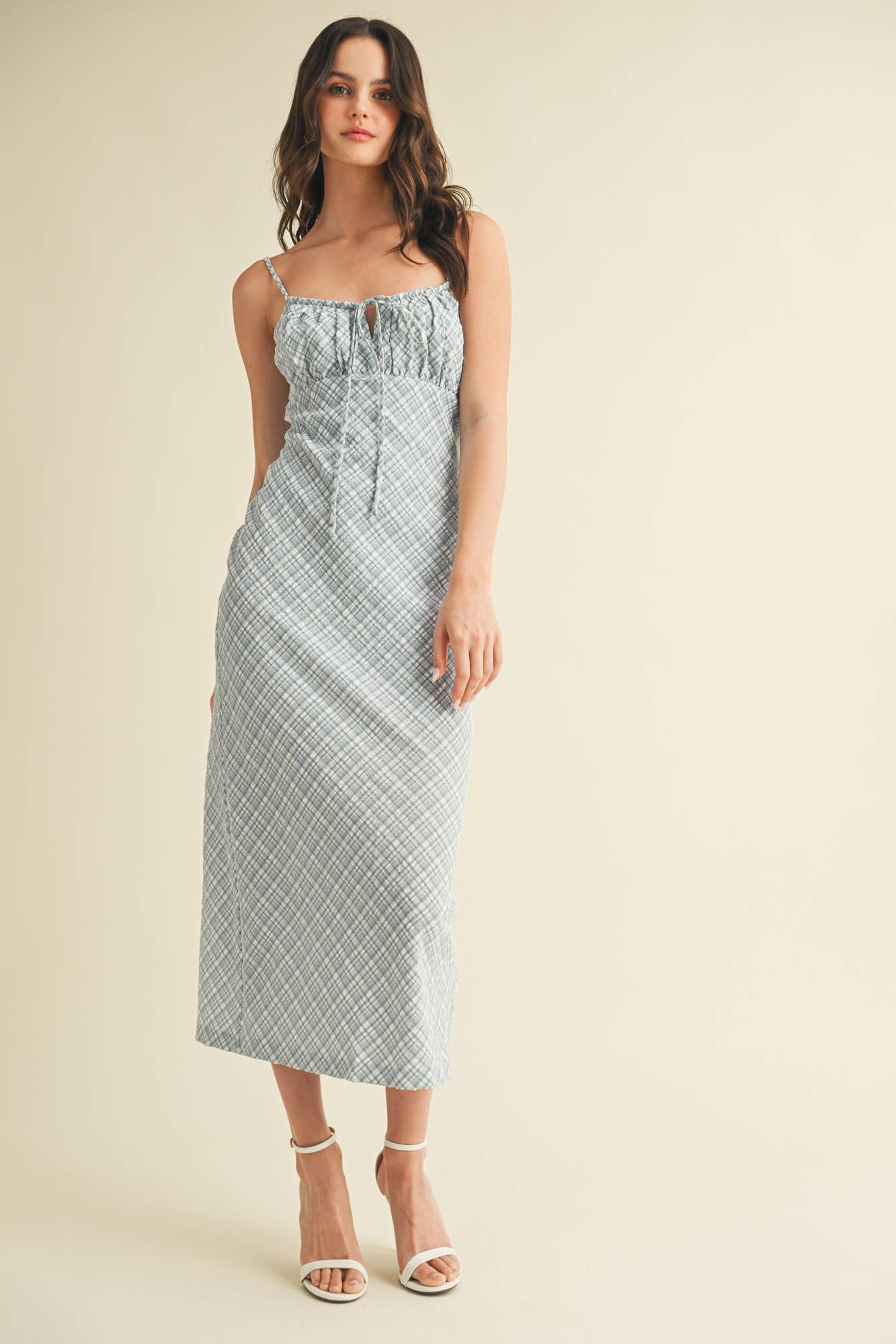TEXTURED PLAID DRAWSTRING NECK MIDI DRESS: Black / S25182