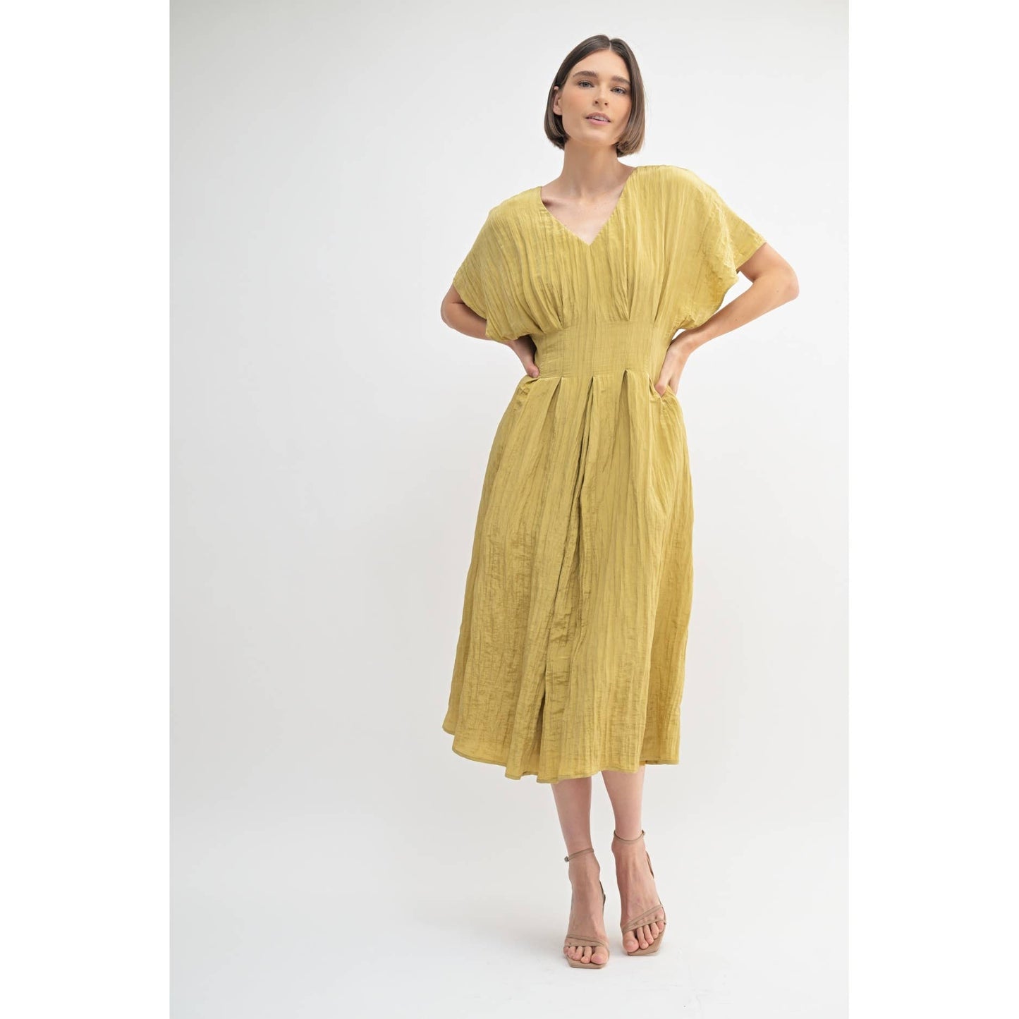TEXTURE WOVEN V NECK PLEAT DETAIL MIDI DRESS: FAWN / FD67945_1