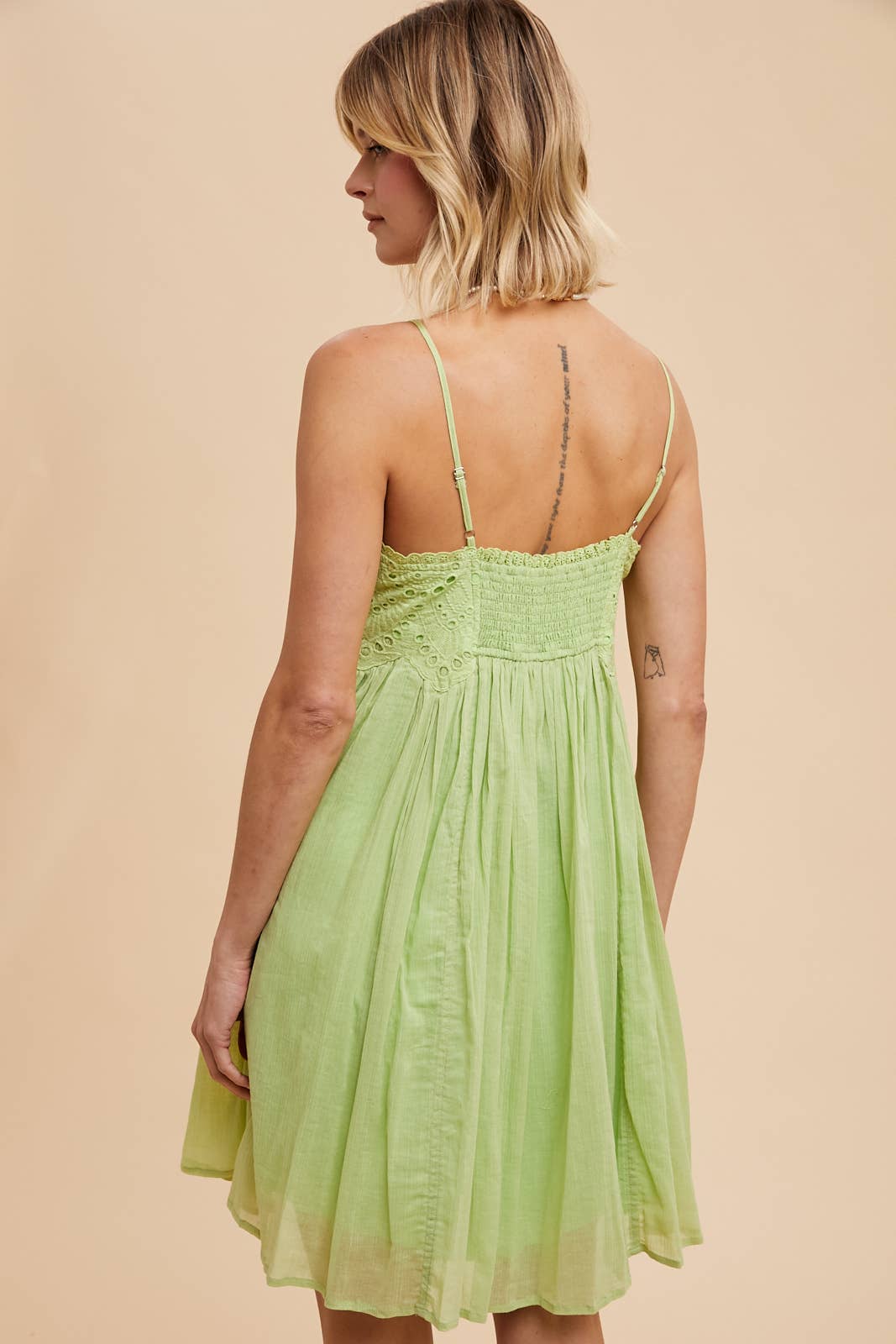 ILD5675 EYELET BABYDOLL MINI DRESS: OFF-WHITE