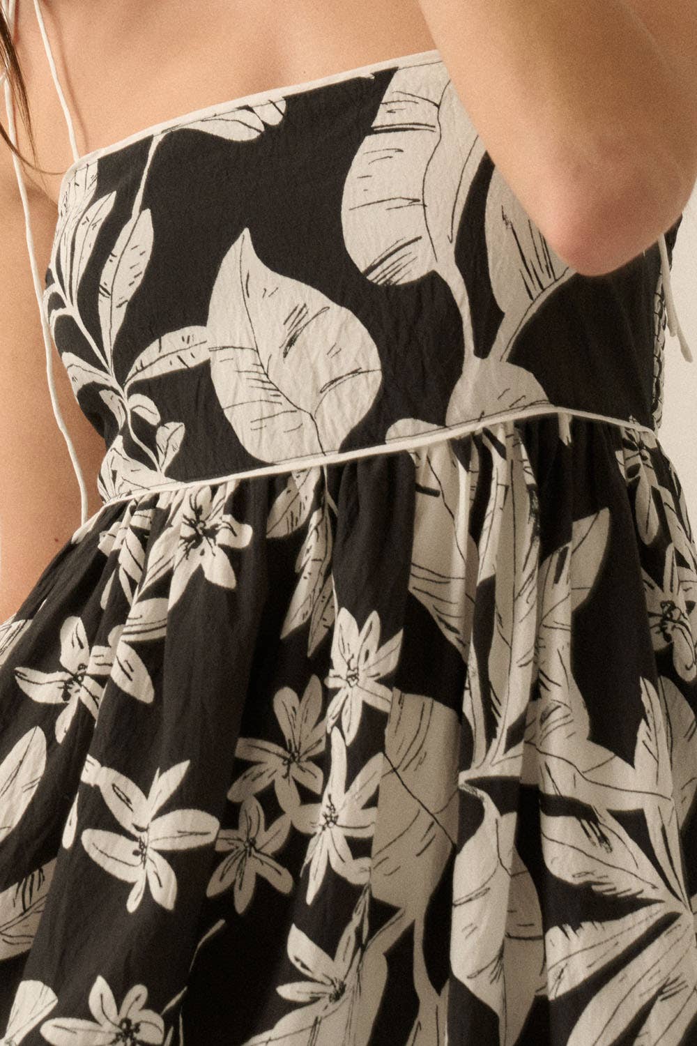 Tropical-Print High-waist Fit-and-Flare Maxi Dress: BLACK / YDC1828C
