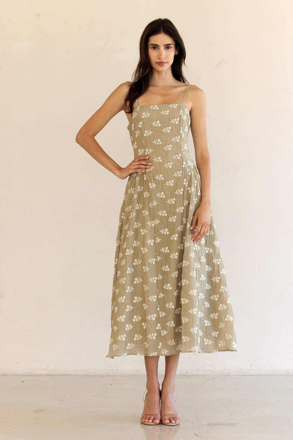 JD7742-FLORAL EMBROIDERED MIDI DRESS: TAUPE/IVORY