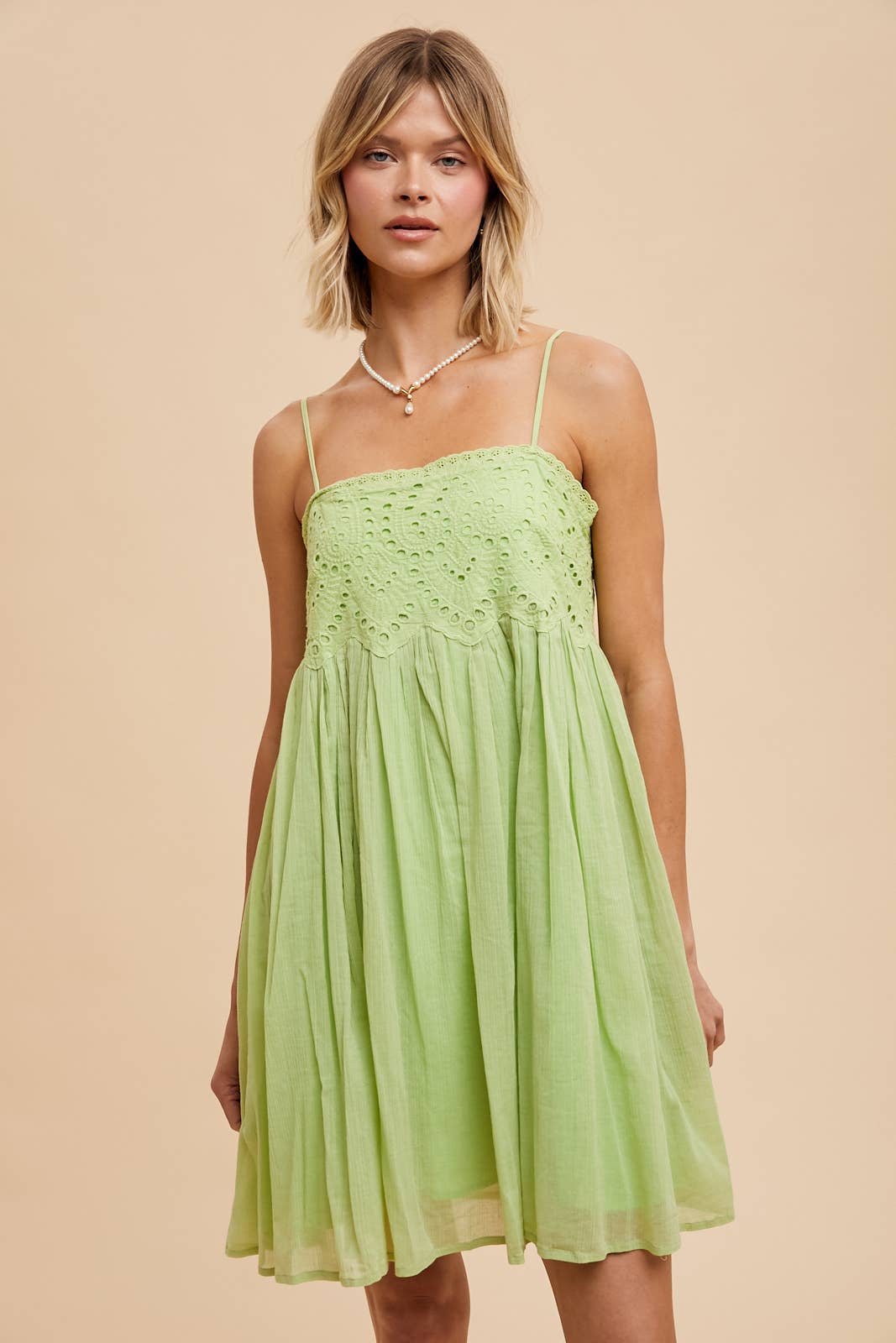 ILD5675 EYELET BABYDOLL MINI DRESS: OFF-WHITE