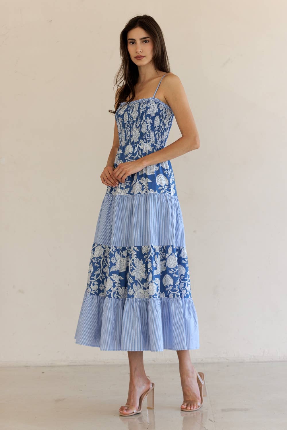 JD7666-FLORAL PRINTED MIDI DRESS: BLUE/ WHITE