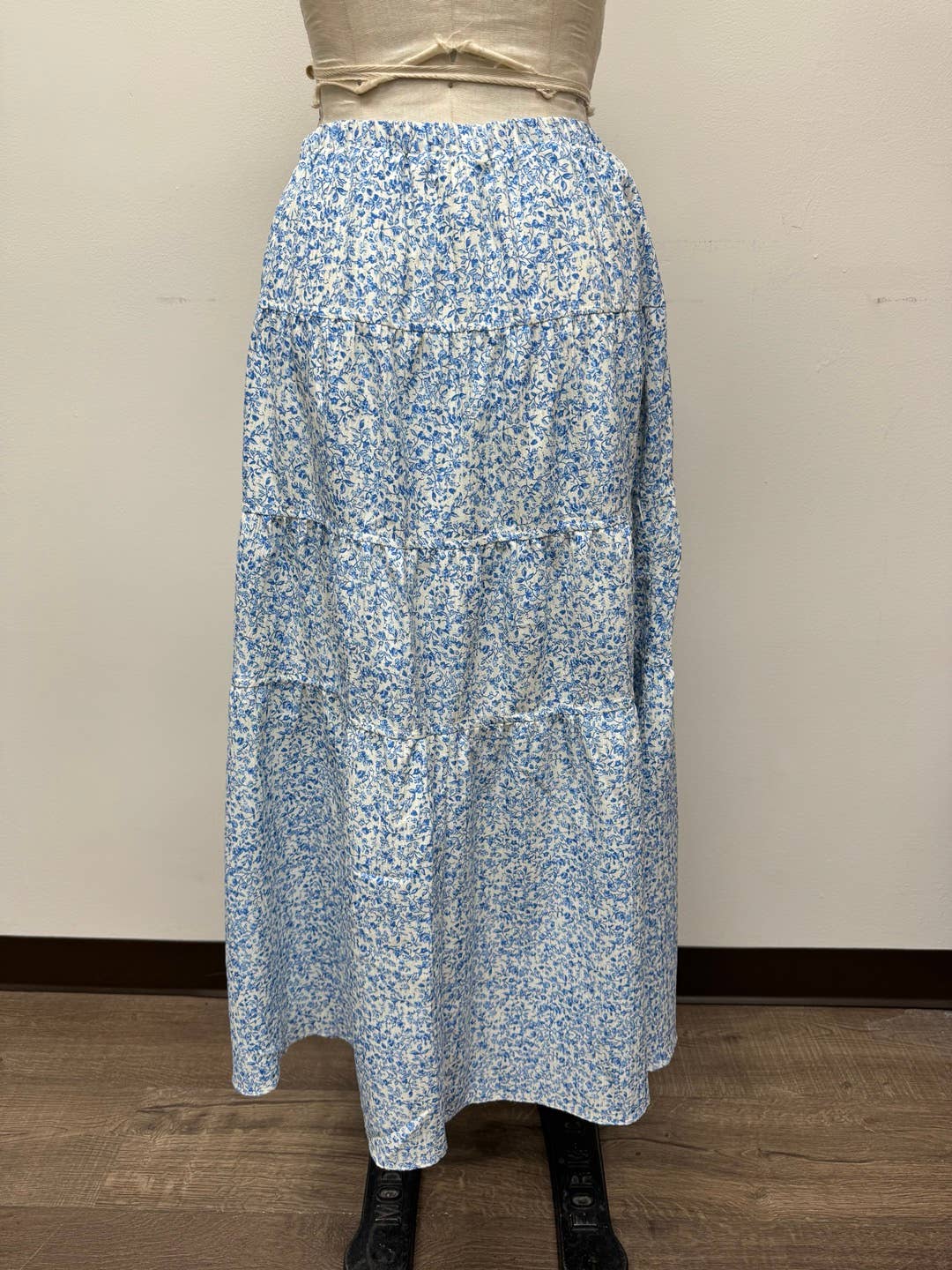 FLORAL TIERED MAXI SKIRT : BLUE BK1317
