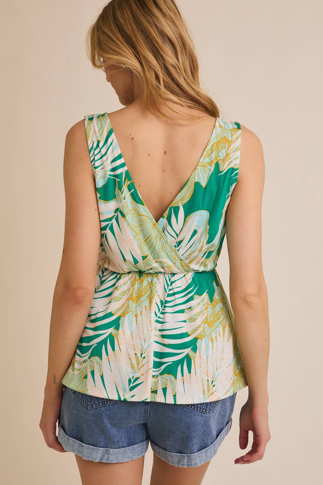 SURPLICE SLEEVELESS TROPICAL TOP: GREEN-MULTI TROPICAL / T11462