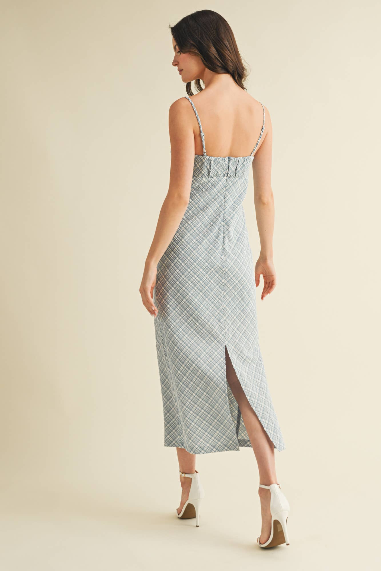 TEXTURED PLAID DRAWSTRING NECK MIDI DRESS: Black / S25182