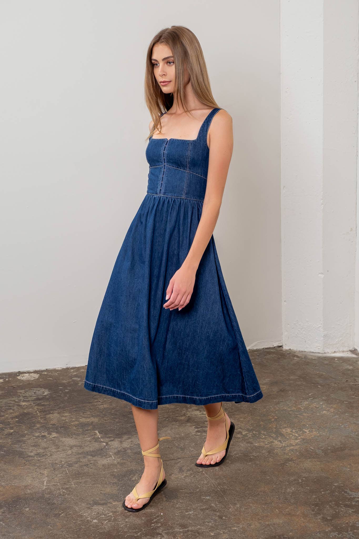 DENIM HOOF FRONT MIDI DRESS: MR9150_DENIM