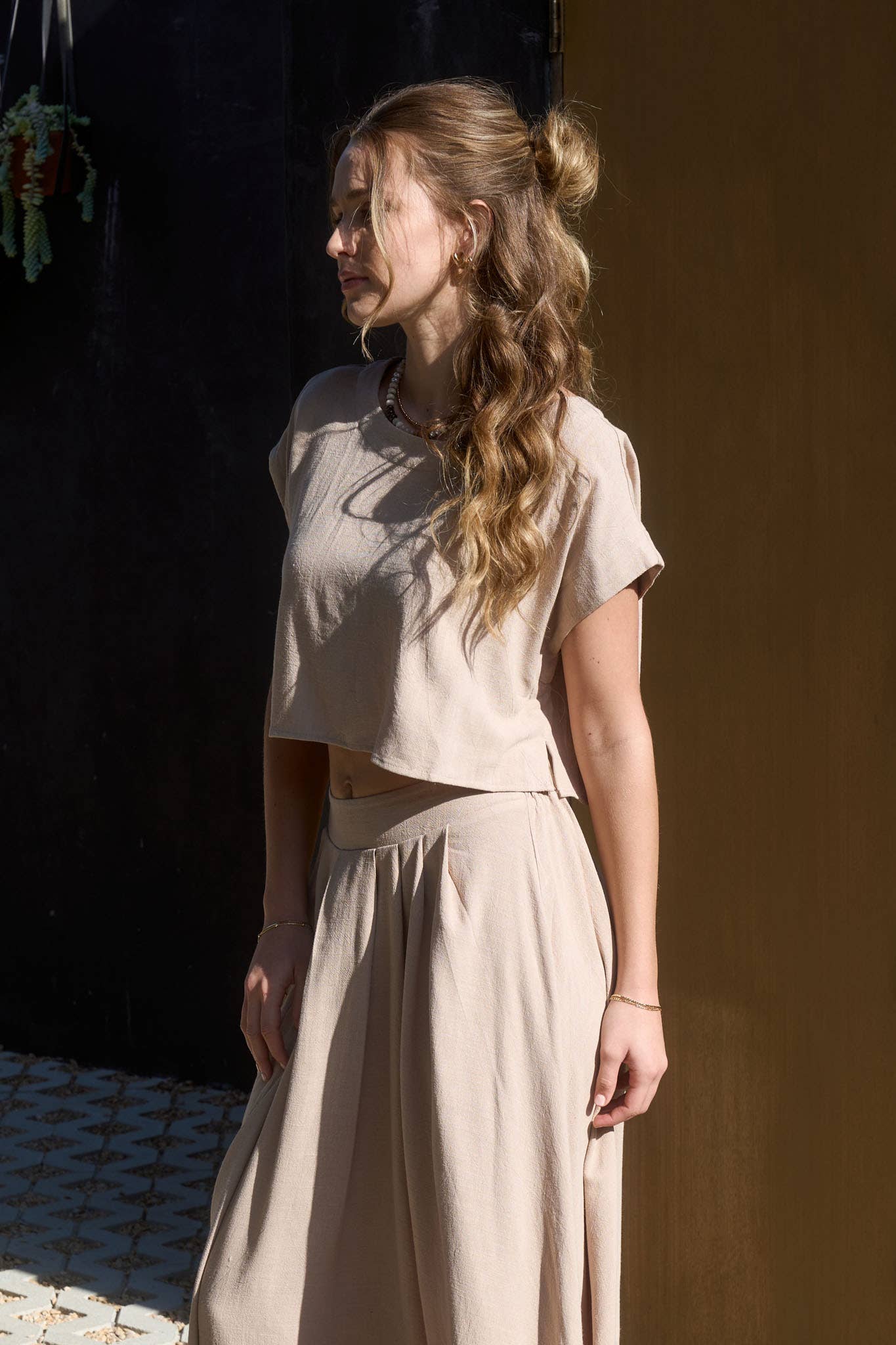B5SX1033-T BOXY LINEN BLOUSE: LIGHT TAN