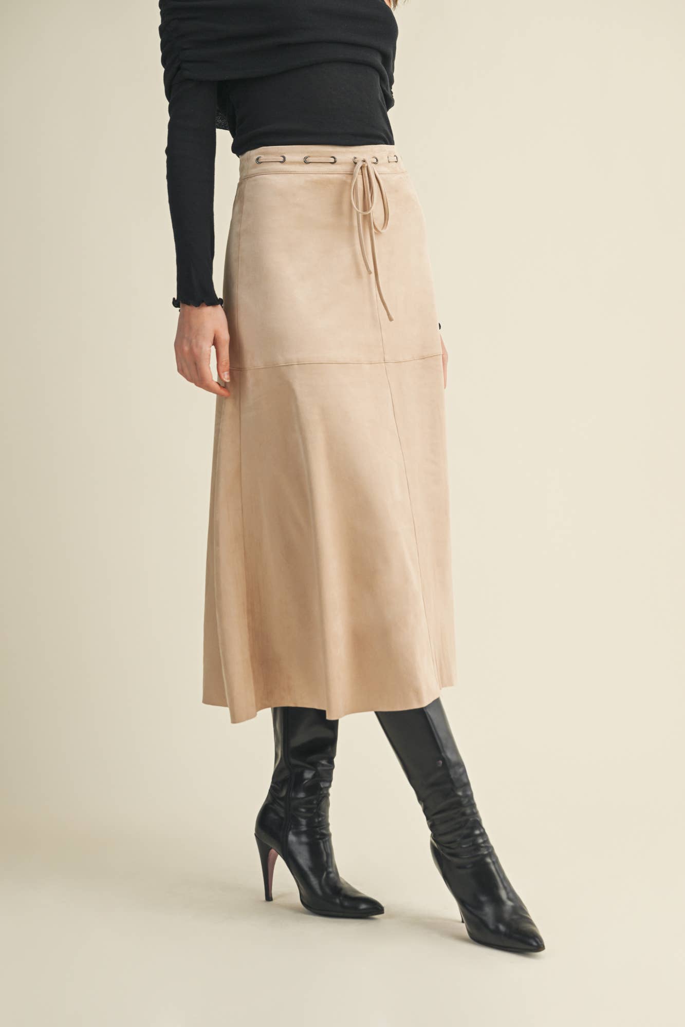 DRAWSTRING SUEDE A-LINE SKIRT: CAMEL / S25226