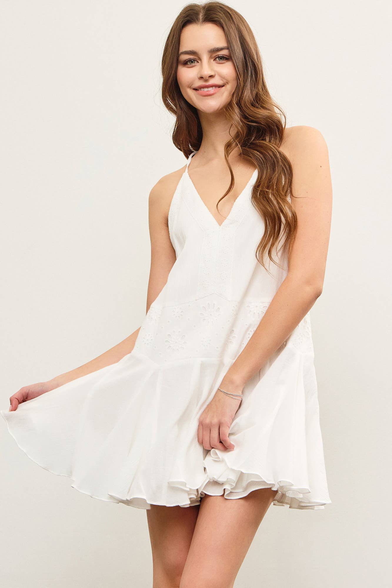 EYELET LACE V NECK OPEN PLEATS HEM CAMI DRESS: White / S22899
