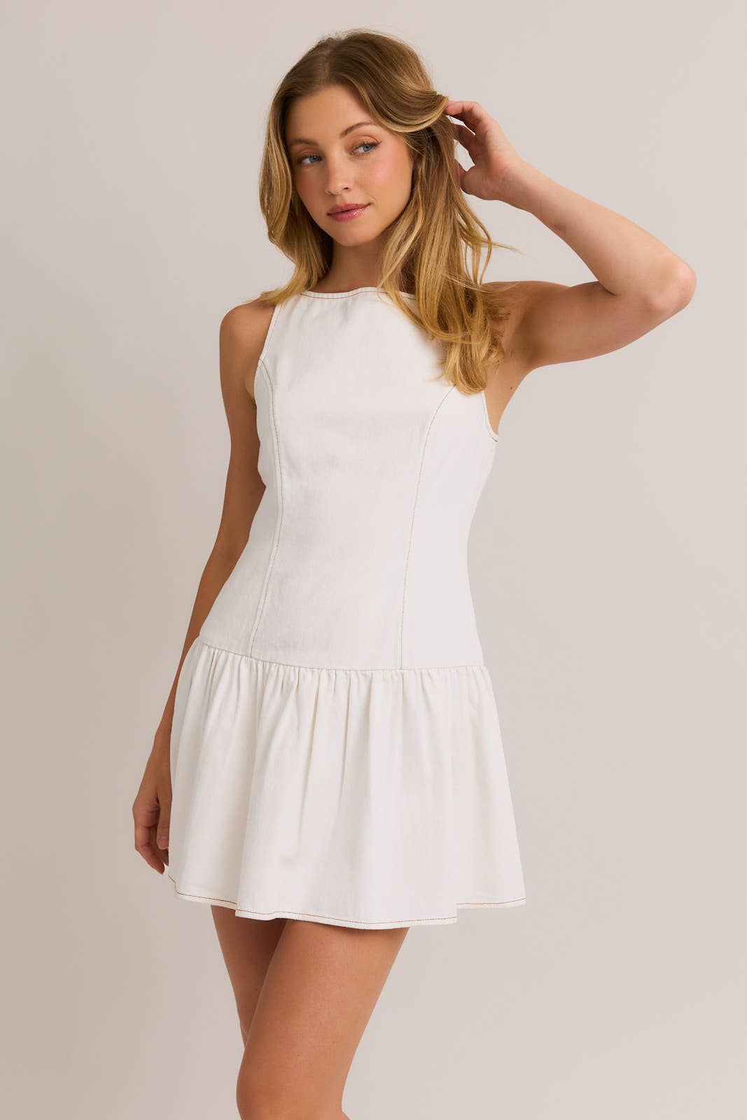 BOAT NECK SLEEVELESS LOW WAIST DENIM DRESS: WHITE DENIM / SD2297-3