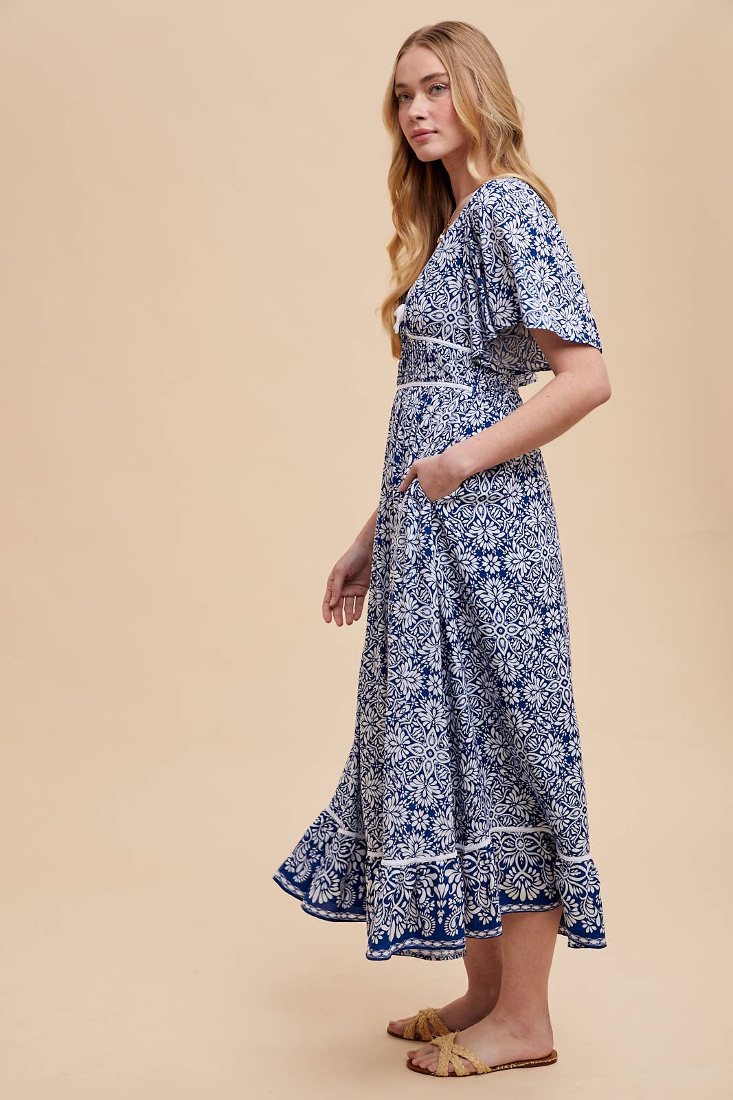 FLORAL FLUTTER SLEEVE BORDER DRESS: INDIGO / ILD6261